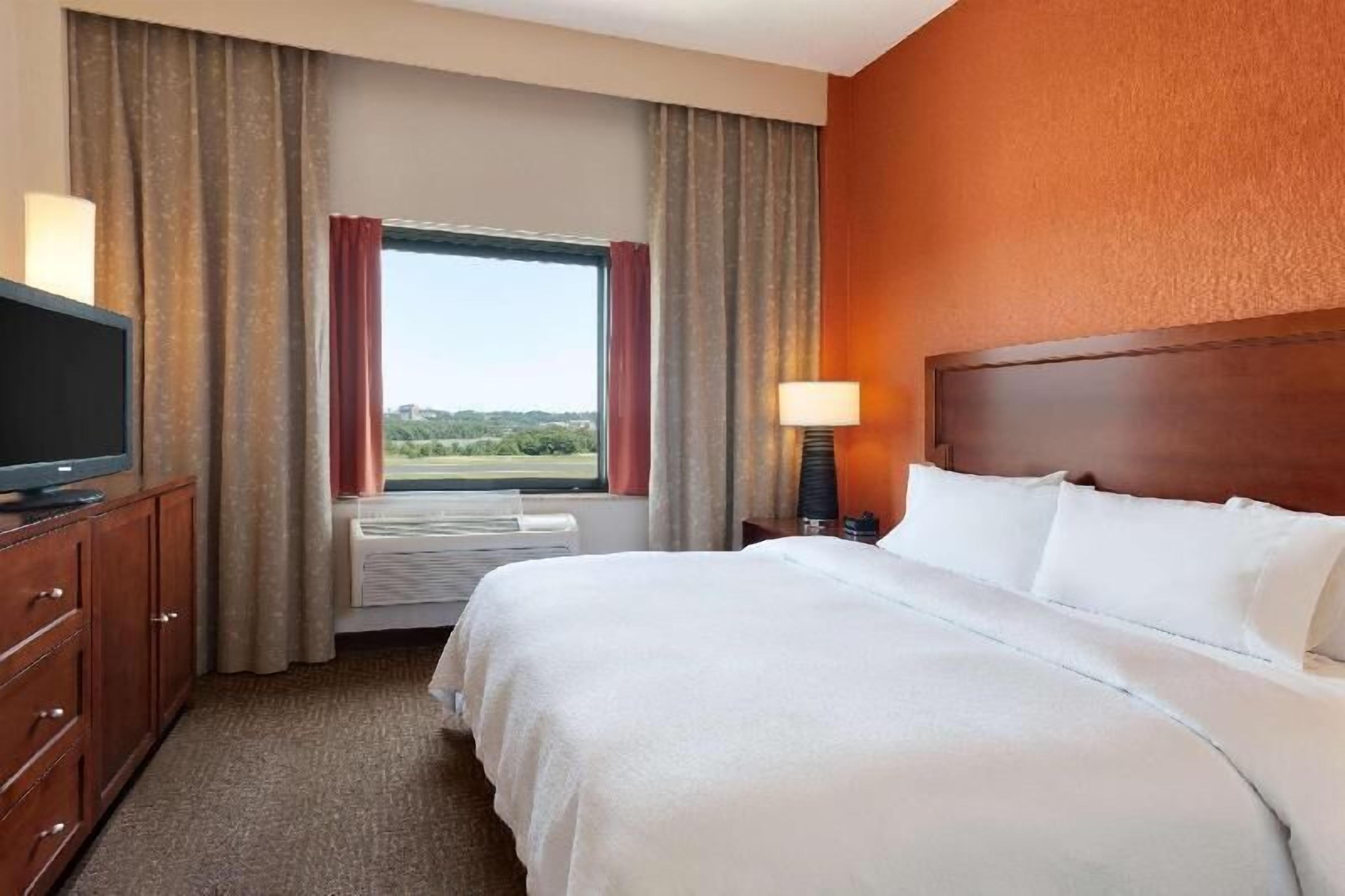 1 bedroom, premium bedding, pillow-top beds, in-room safe