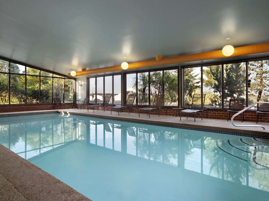 Indoor pool, pool loungers