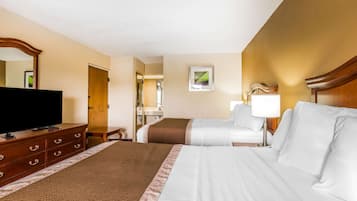 Suite, 2 Queen Beds, Refrigerator & Microwave
