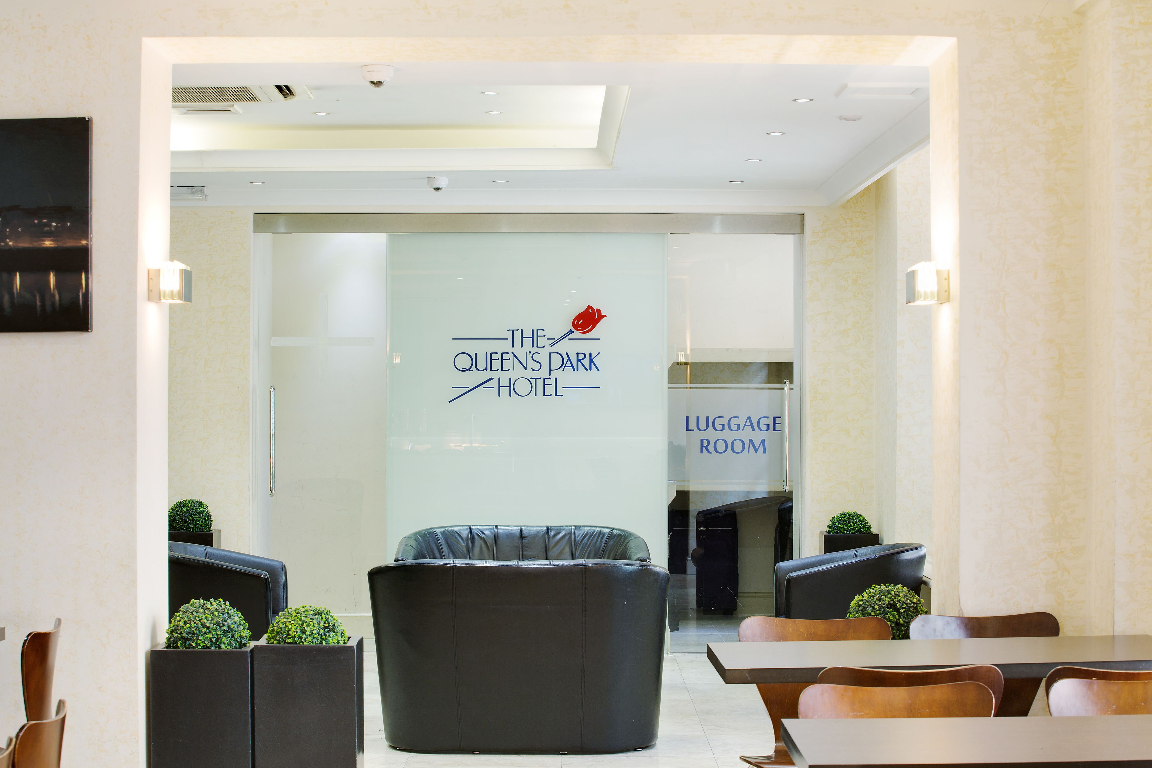 Photo - Queens Park Hotel