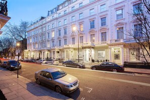 Front of property - evening/night - Queens Park Hotel (London)