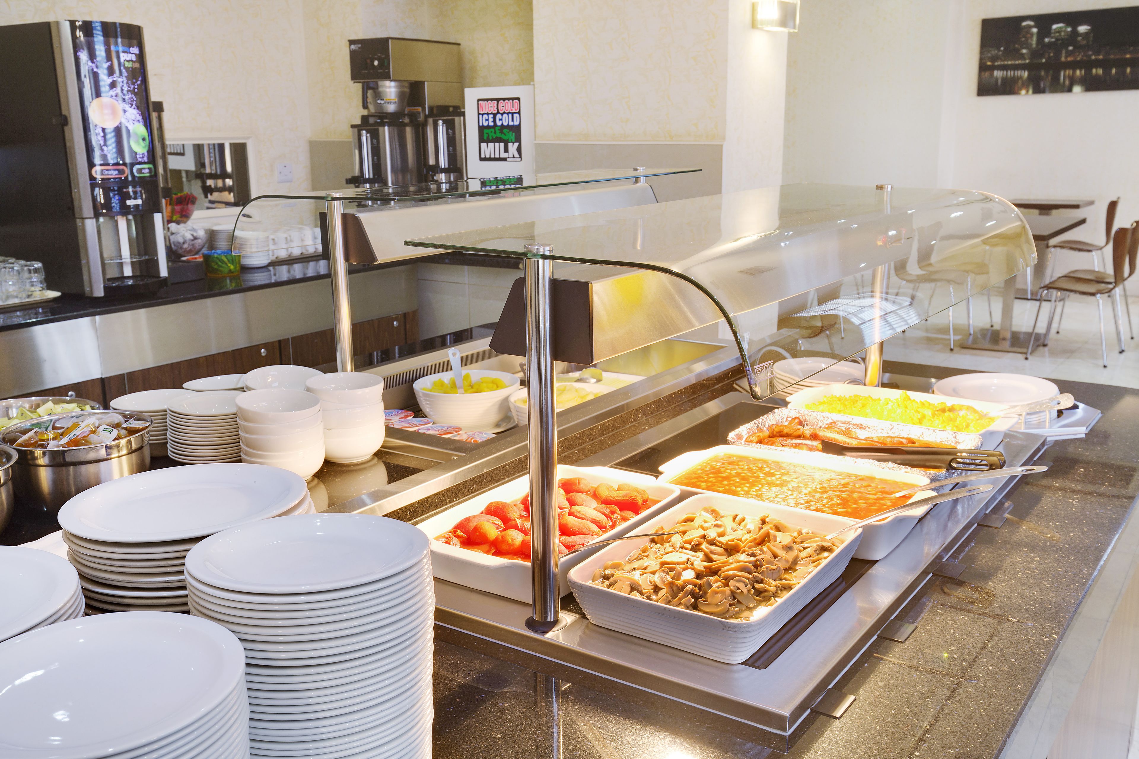 Photo - Queens Park Hotel