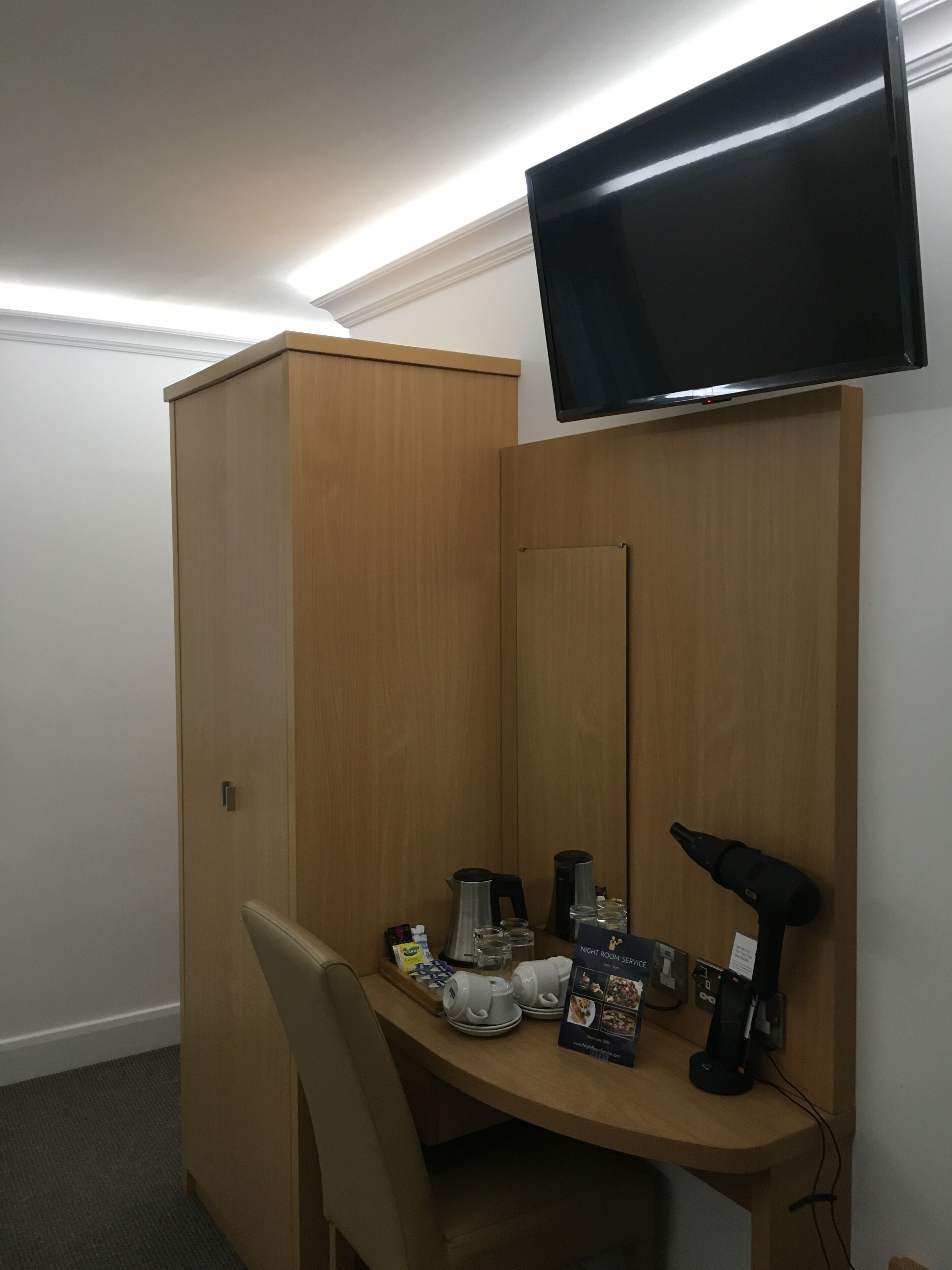 Photo - Queens Park Hotel