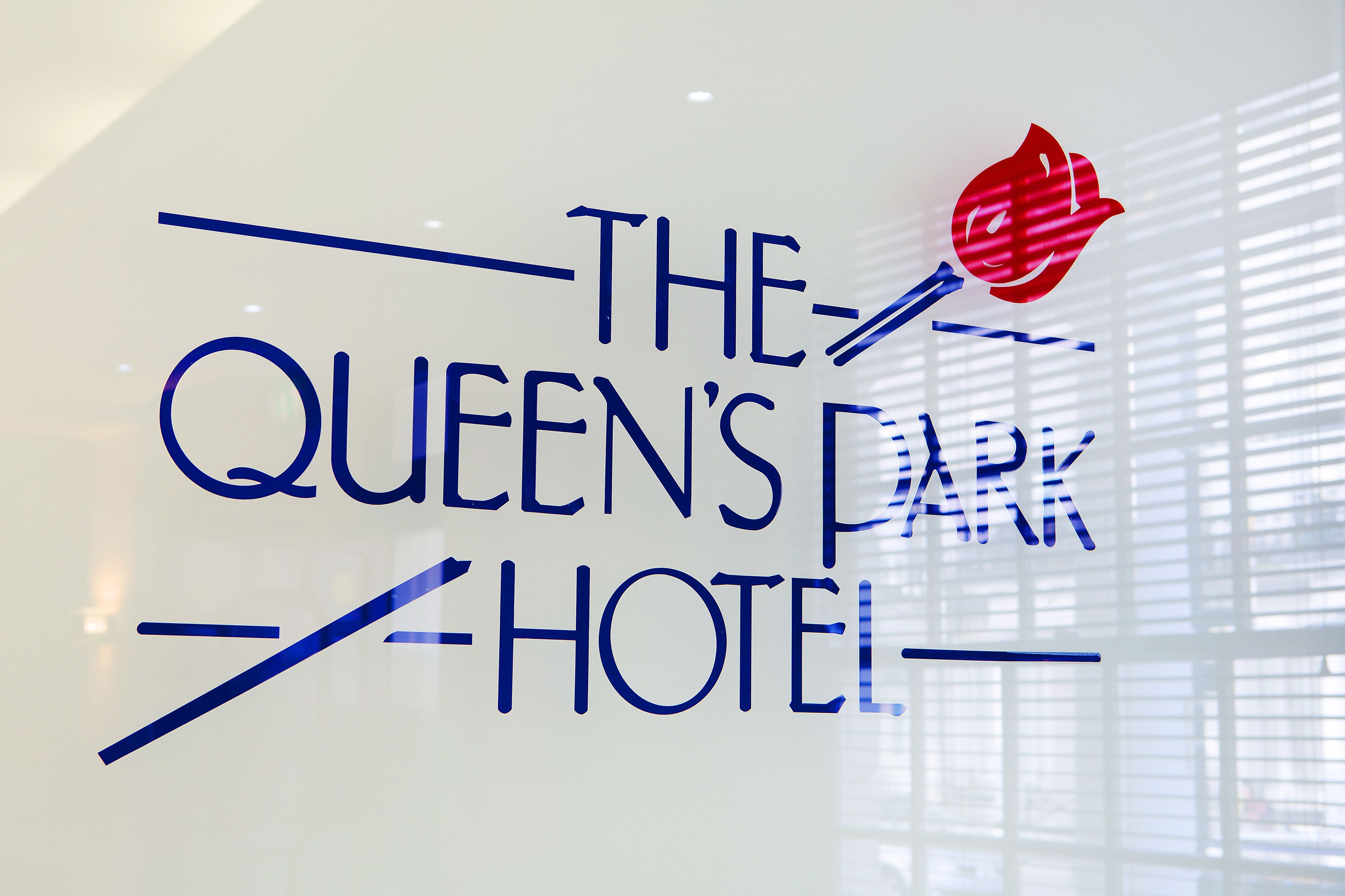 Photo - Queens Park Hotel