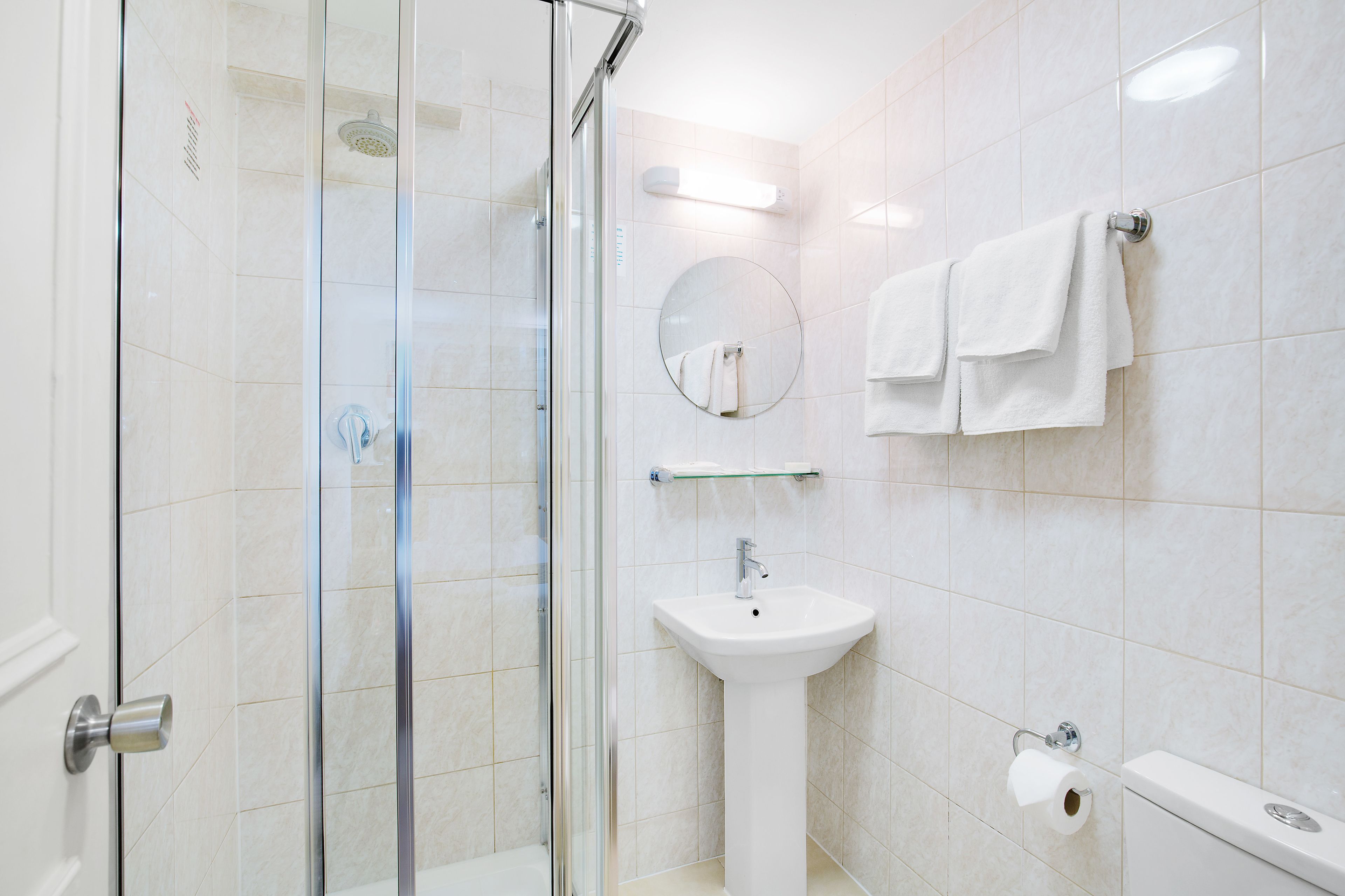 Photo - Queens Park Hotel