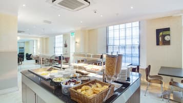 Daily buffet breakfast (GBP 14.95 per person)