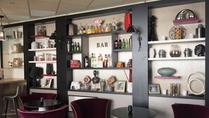 A bar area with seating, shelves with bottles and glasses, and a 'BAR' sign. - ibis Styles Rouen Nord Barentin (Barentin)