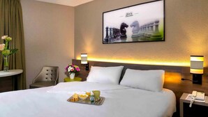 A hotel room with a bed, a tray with breakfast items, a vase with flowers, and a framed picture on the wall. - ibis Styles Rouen Nord Barentin (Barentin)