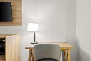 Escritorio, tabla de planchar con plancha y cunas gratuitas 