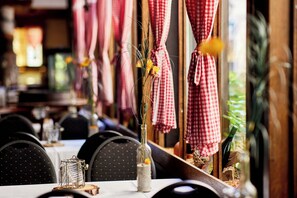 2 restaurants, lunch, dinner served; German cuisine 