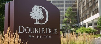 DoubleTree by Hilton Chicago - Oak Brook