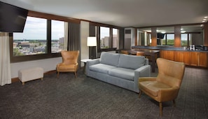 Premium bedding, in-room safe, desk, laptop workspace
