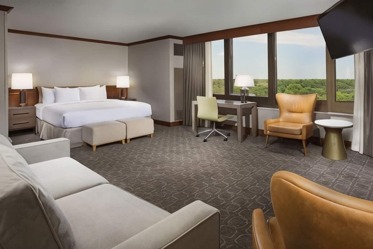 Premium bedding, in-room safe, desk, laptop workspace