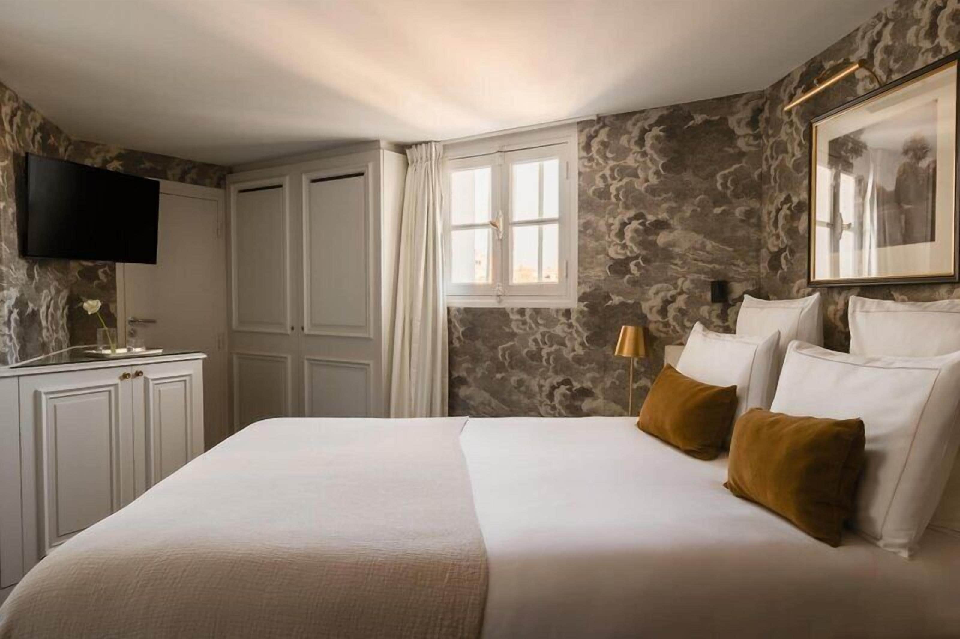 Literie de qualité supérieure, coffres-forts dans les chambres, bureau