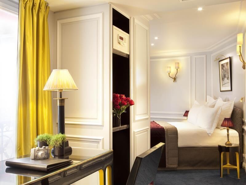 Premium bedding, in-room safe, individually decorated