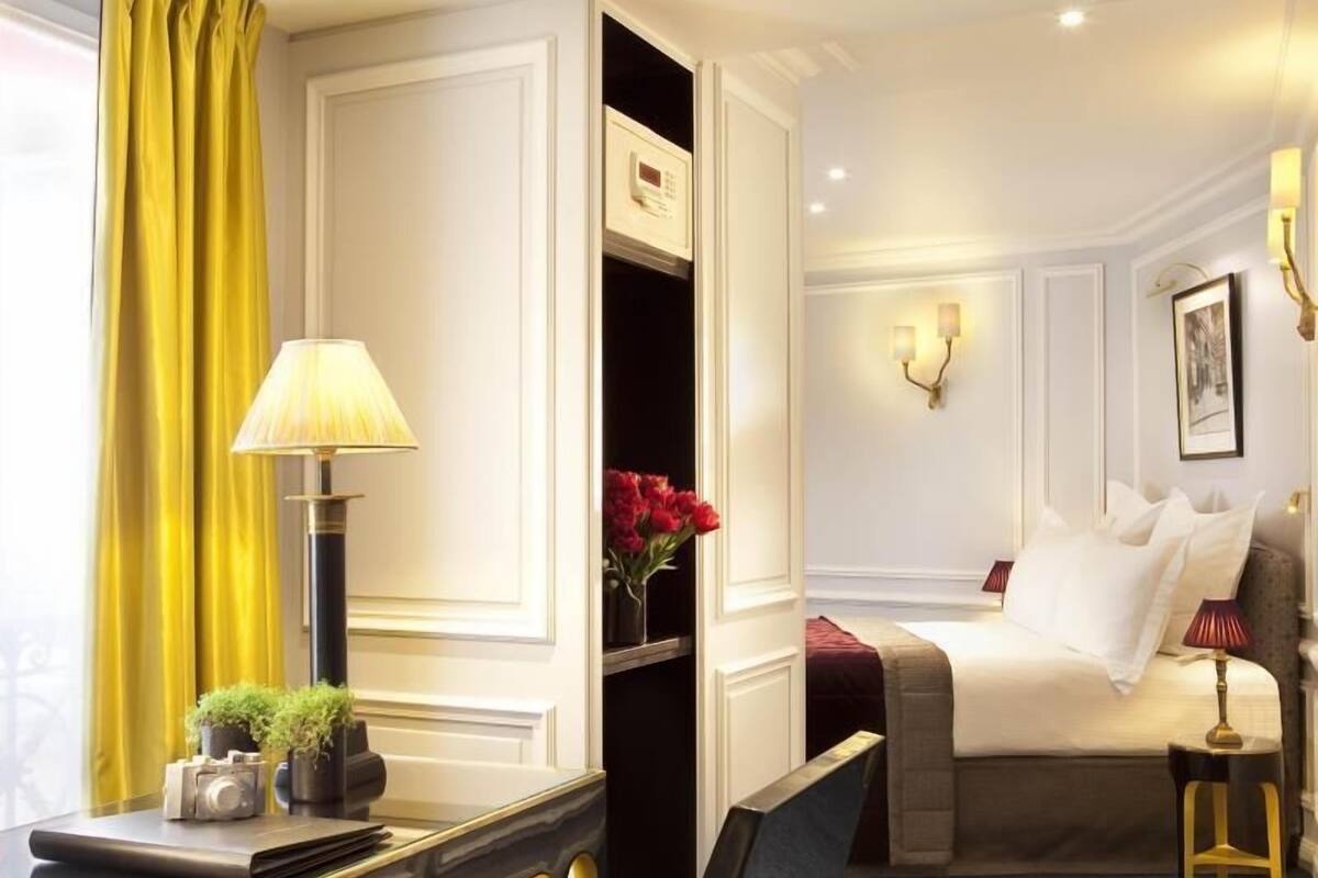 Premium bedding, in-room safe, individually decorated