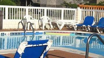 Piscine extérieure (ouverte en saison)