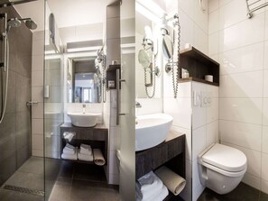 Standard Room, 1 Queen Bed (Extra Small) | Bathroom