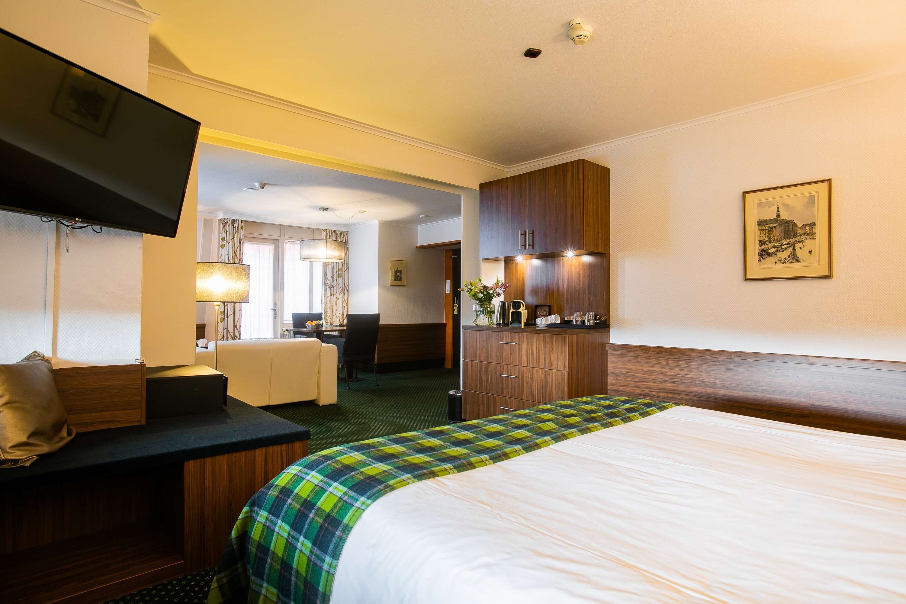 Suite junior, 1 cama King size | Ropa de cama hipoalergénica y minibar 