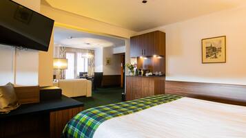 Suite junior, 1 cama King size | Ropa de cama hipoalergénica y minibar