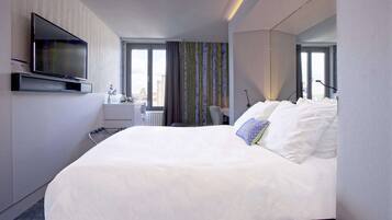 Standaard kamer, 1 queensize bed (Extra Small) | Hypoallergeen beddengoed, een minibar, een kluis op de kamer, een bureau