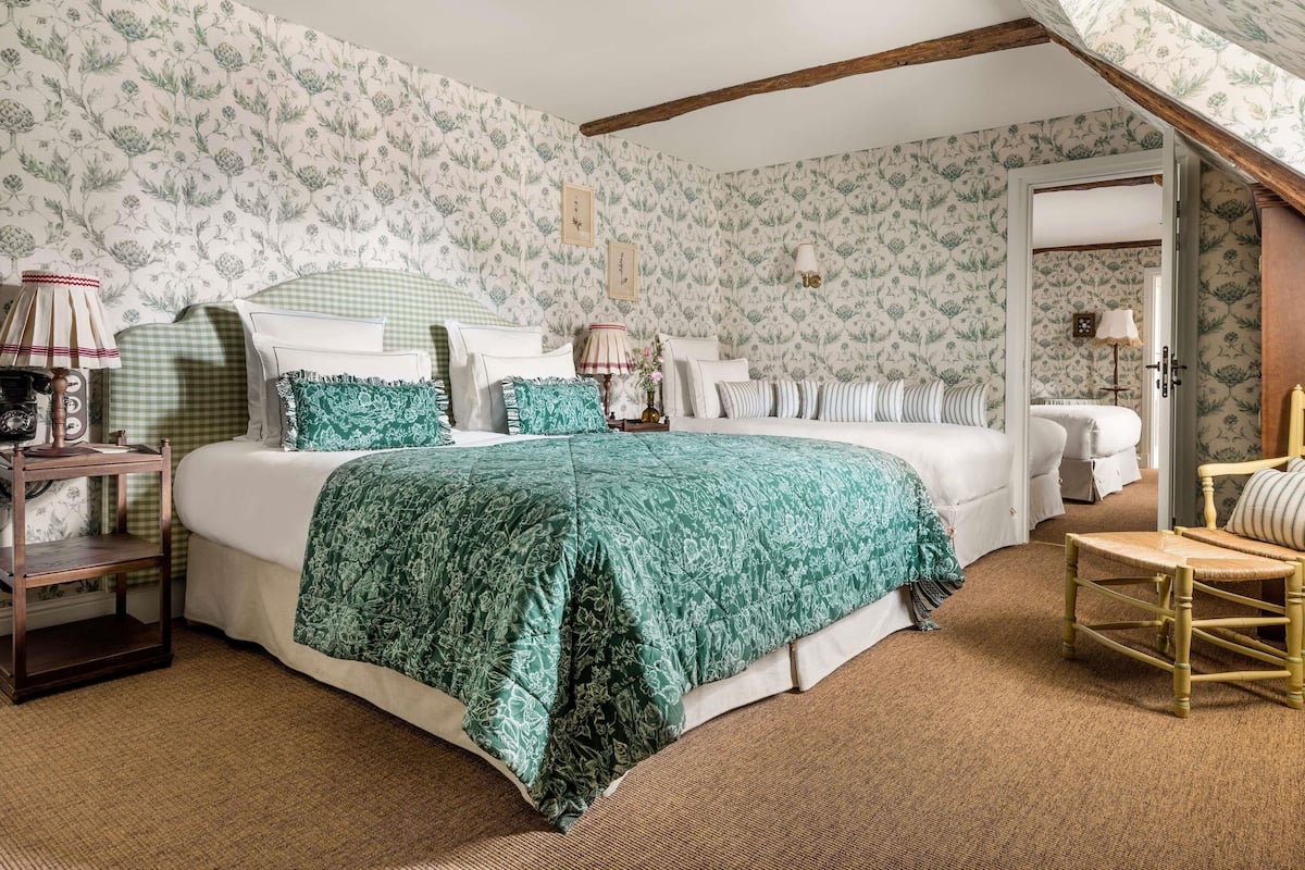 Deluxe Room (Farm) | 1 bedroom, minibar, in-room safe, individually decorated