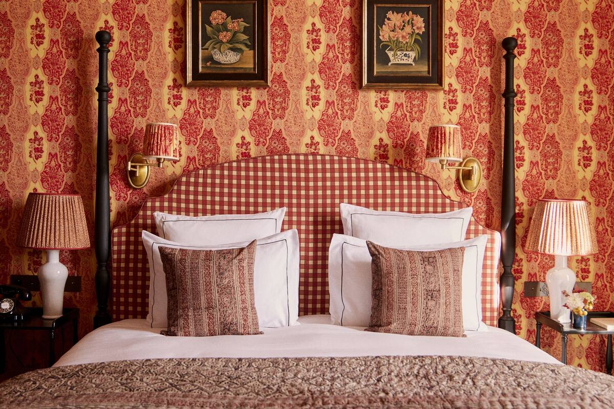 particular (abbey) | 1 bedroom, minibar, in-room safe, individually decorated