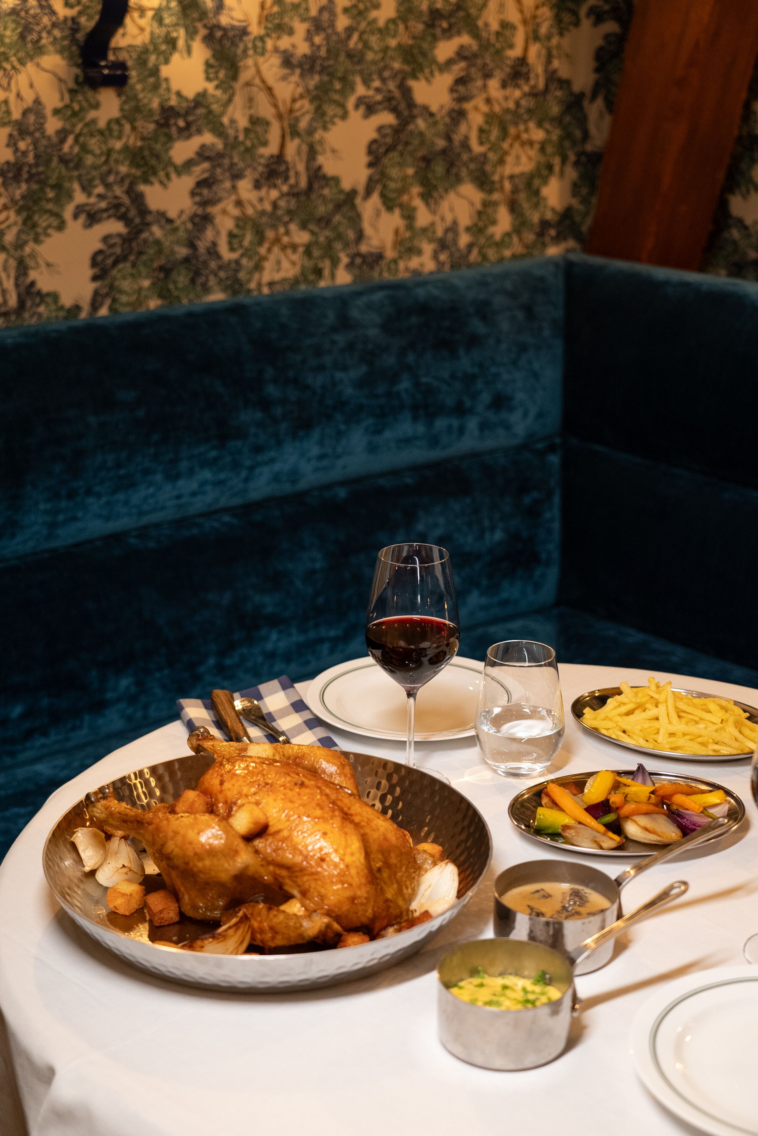 4 restaurants, breakfast served