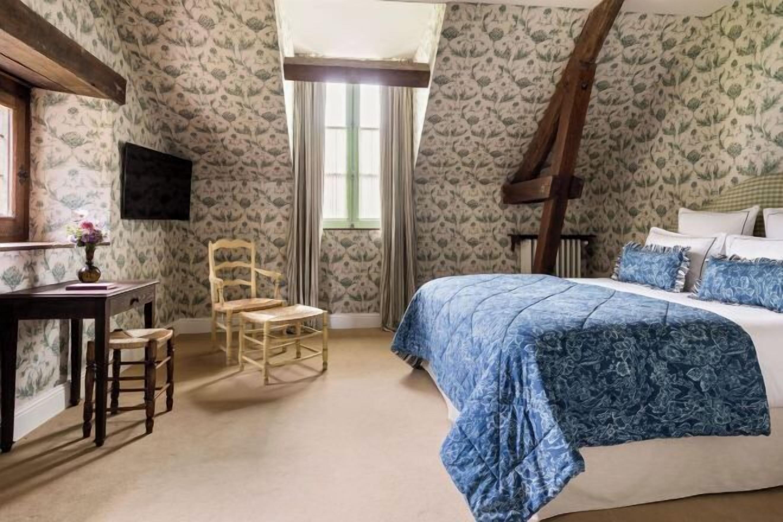 Minibar, in-room safe, individually decorated, iron/ironing board