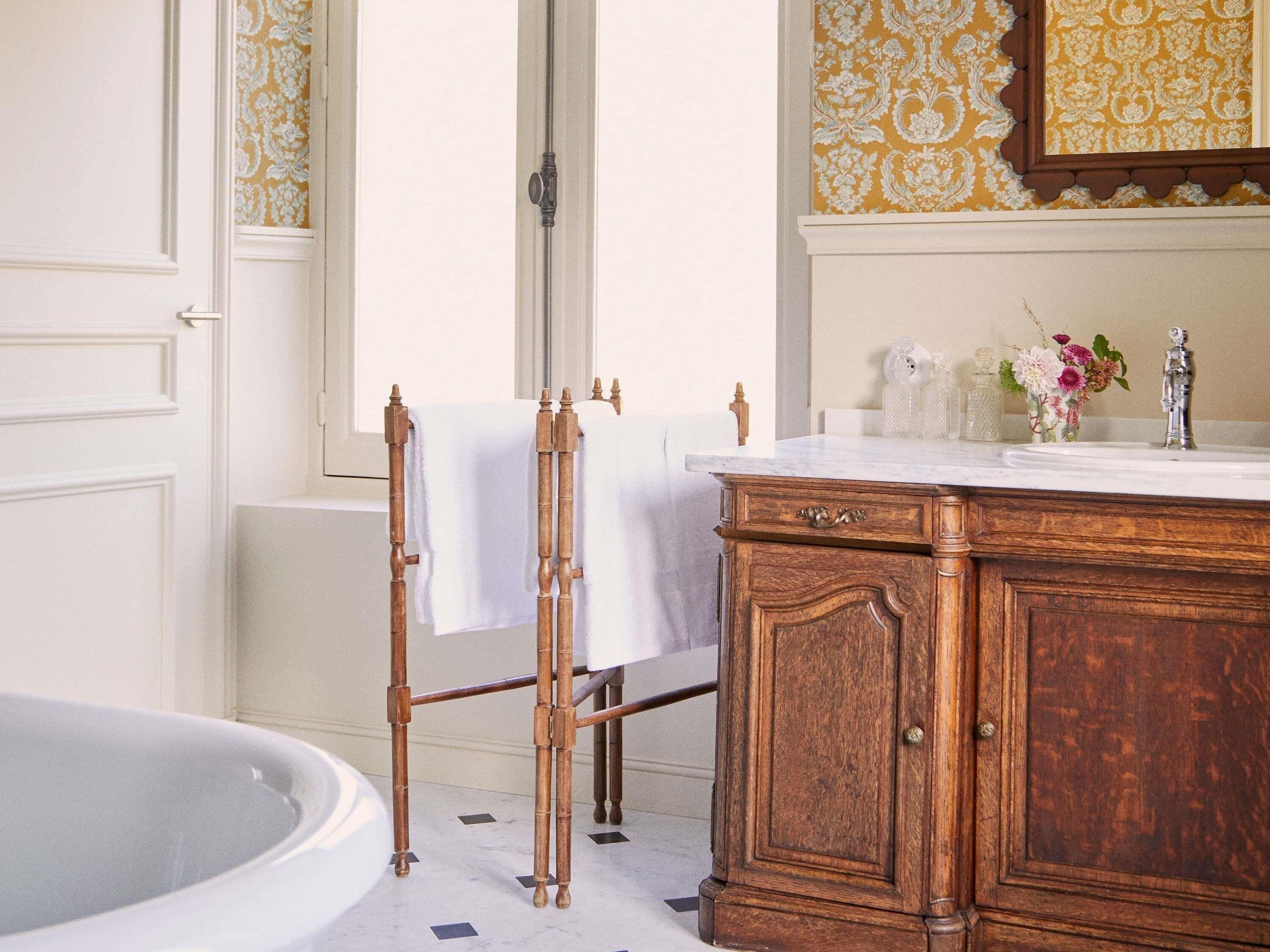 Suite (Abbe, Church view, 1st floor) | Bathroom