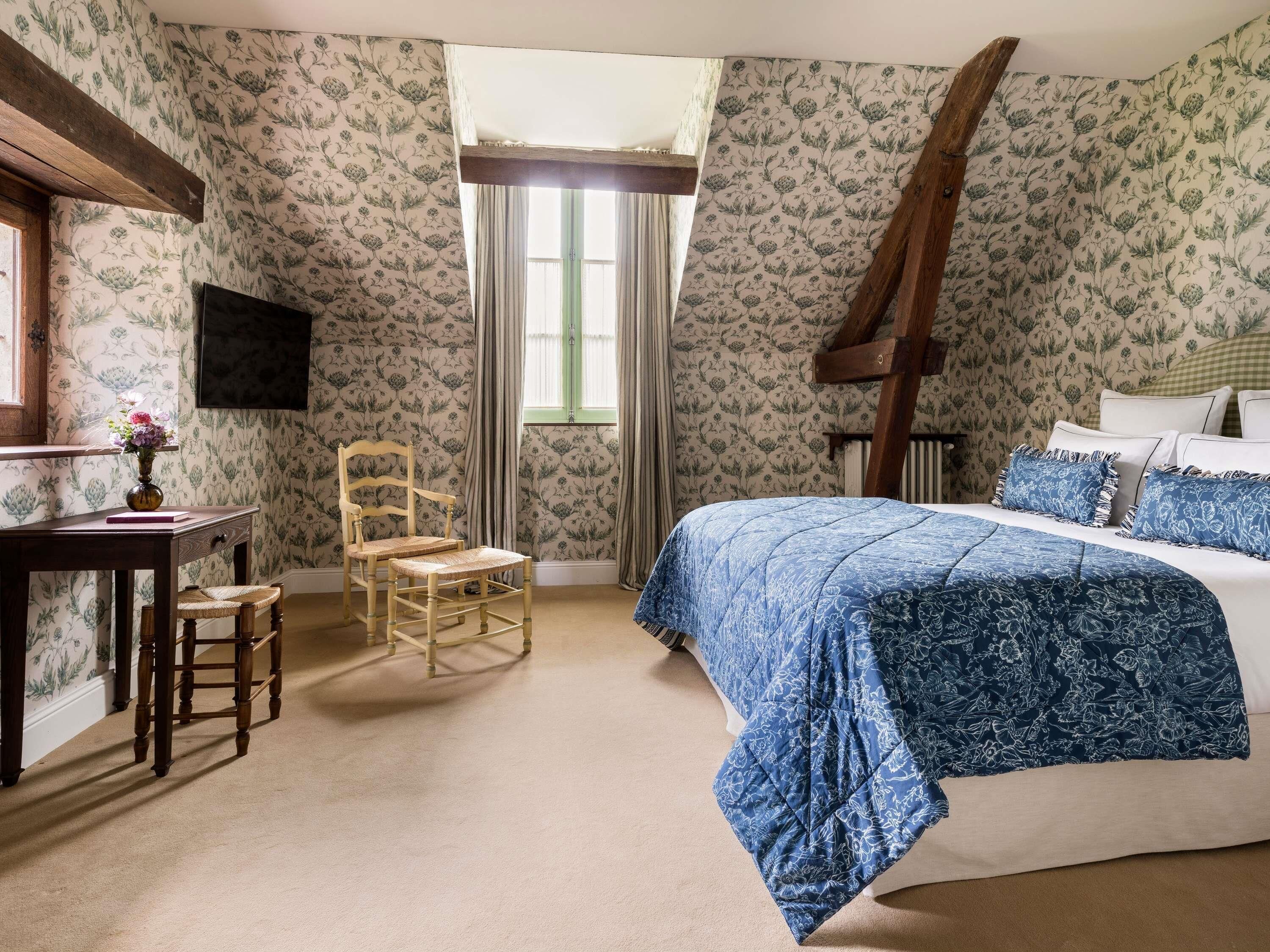 Cottage room (Farm) | Minibar, in-room safe, individually decorated, iron/ironing board