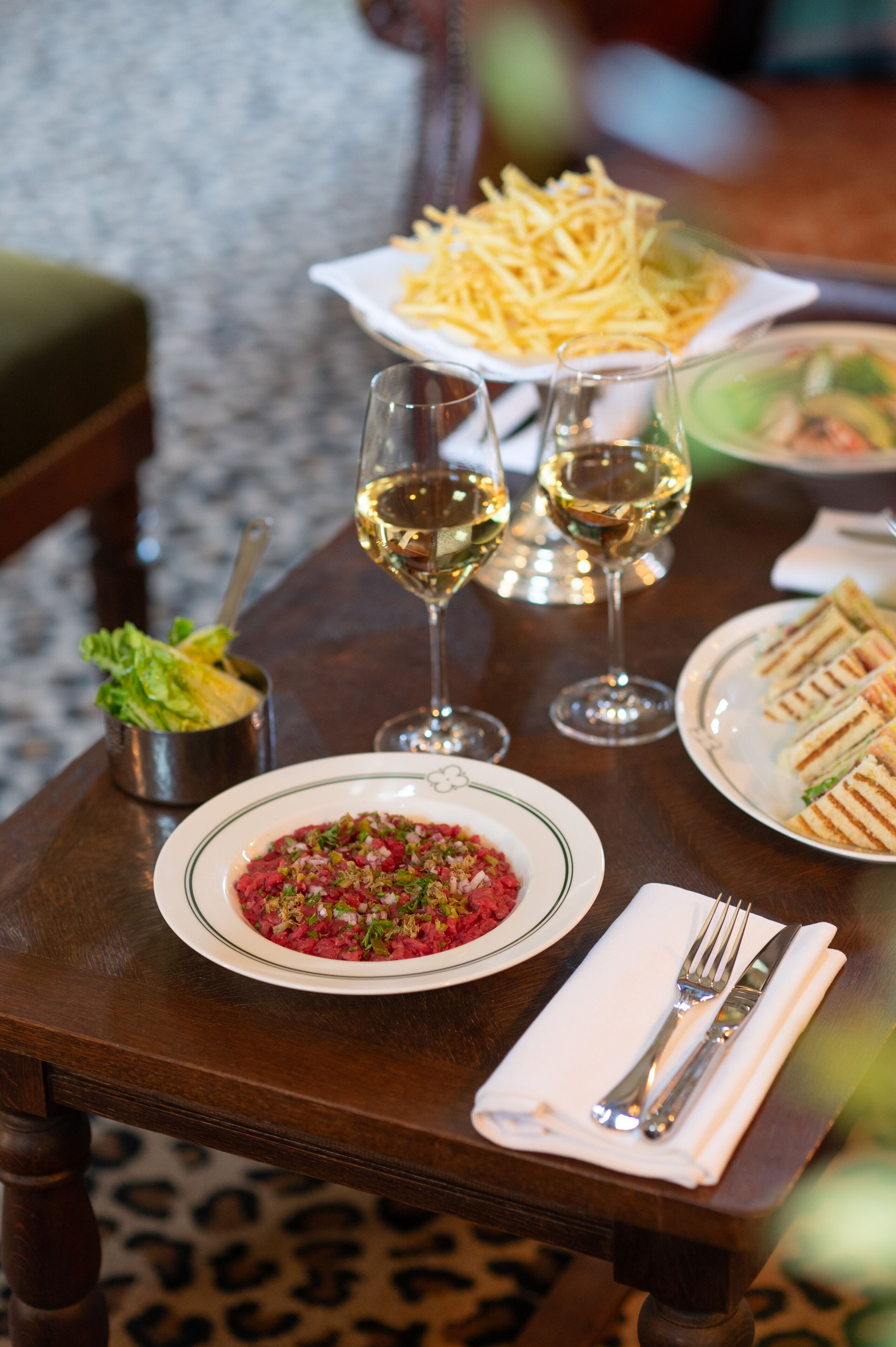 4 restaurants, breakfast served