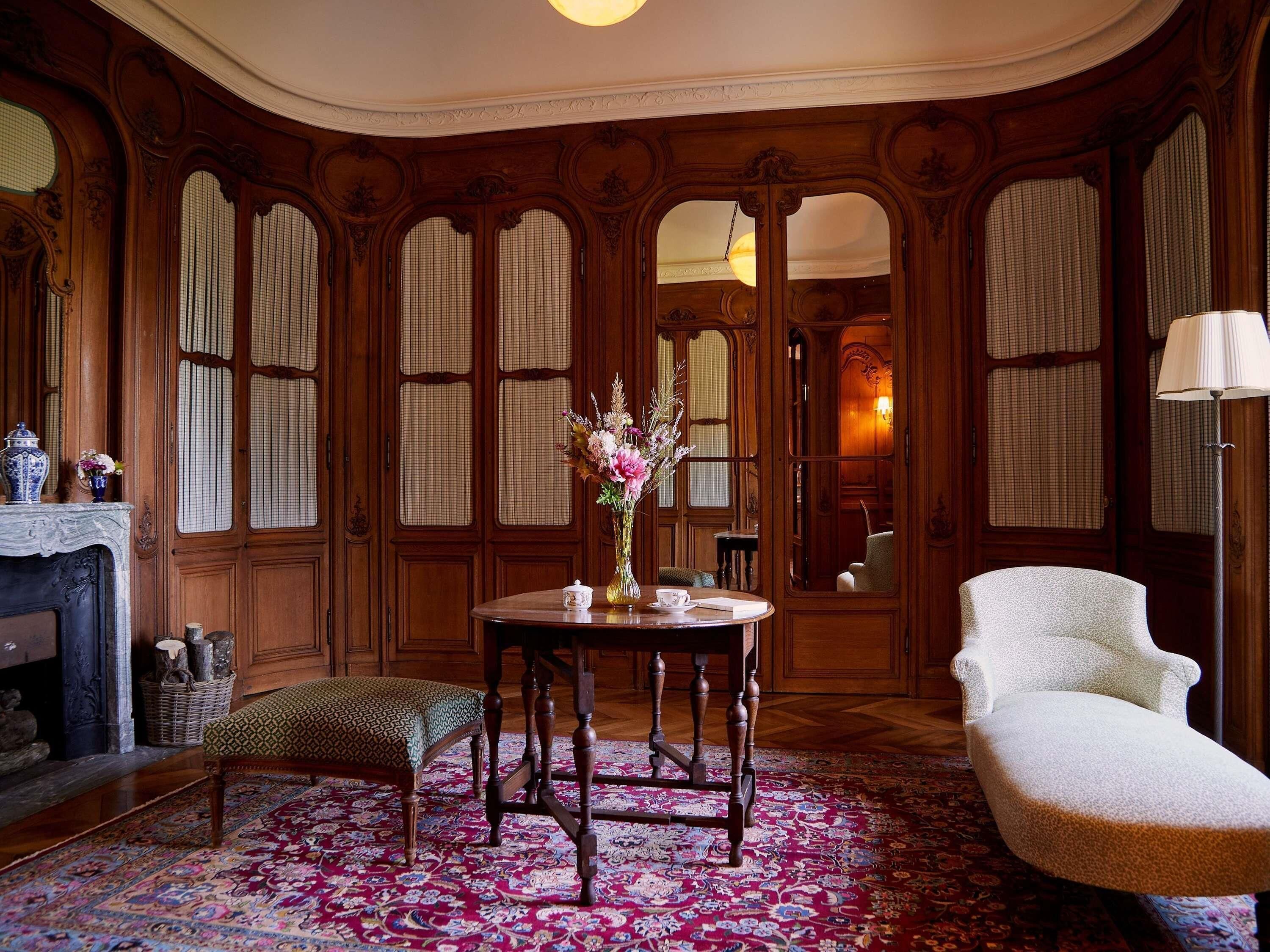 Suite de la Baronne (Abbaye) | Minibar, in-room safe, individually decorated, iron/ironing board