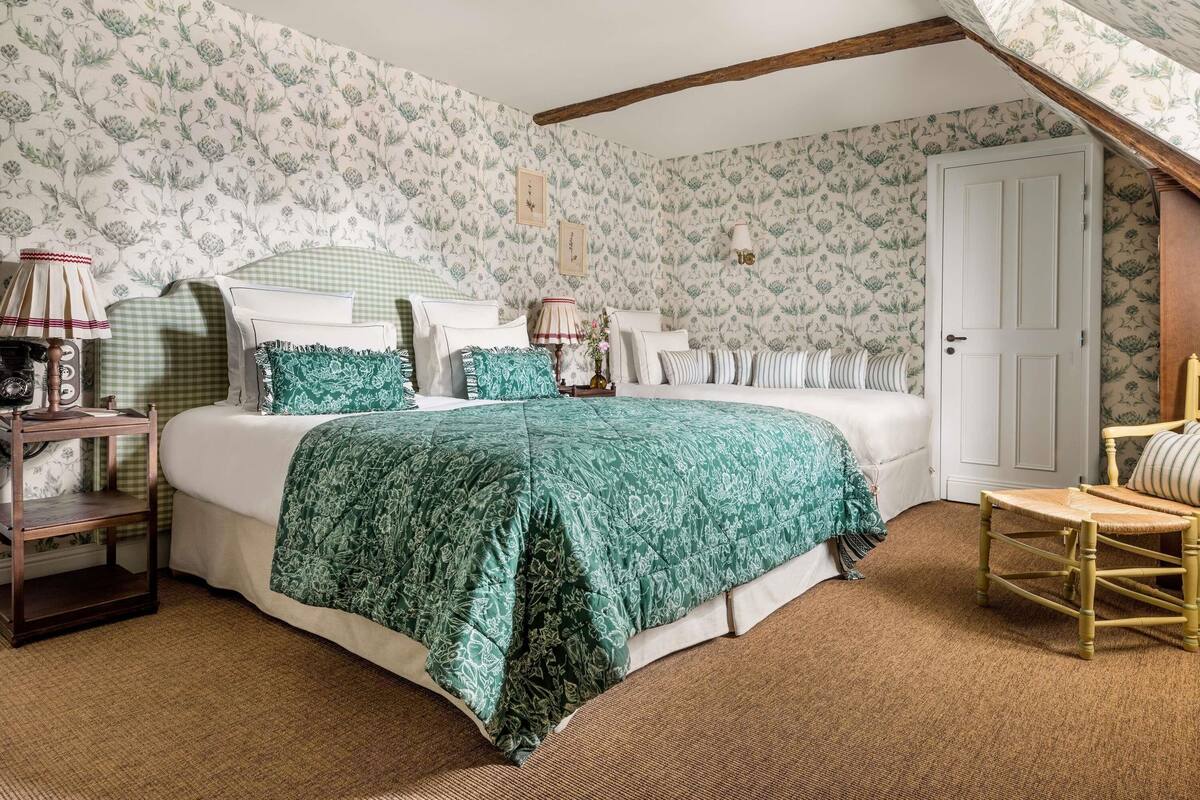 LA FERME - Deluxe Room, 1 King Bed, 1 Single Bed | Minibar, in-room safe, iron/ironing board (on request), free WiFi