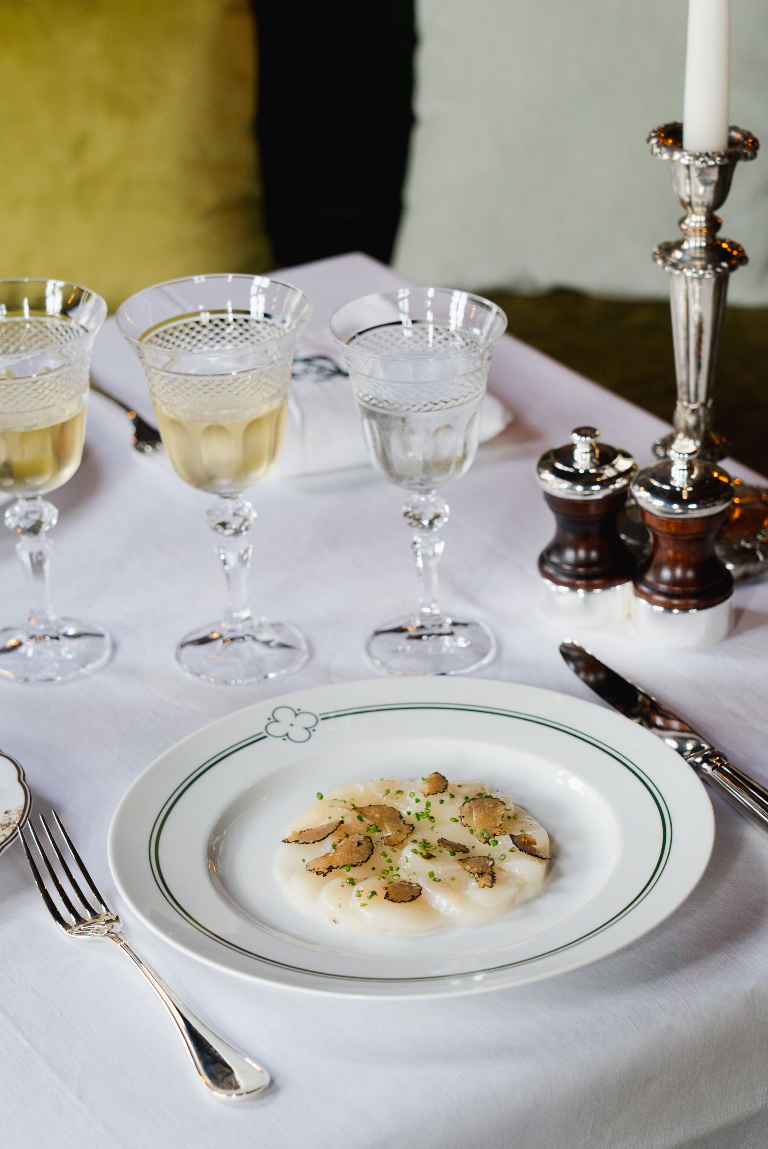 4 restaurants, breakfast served