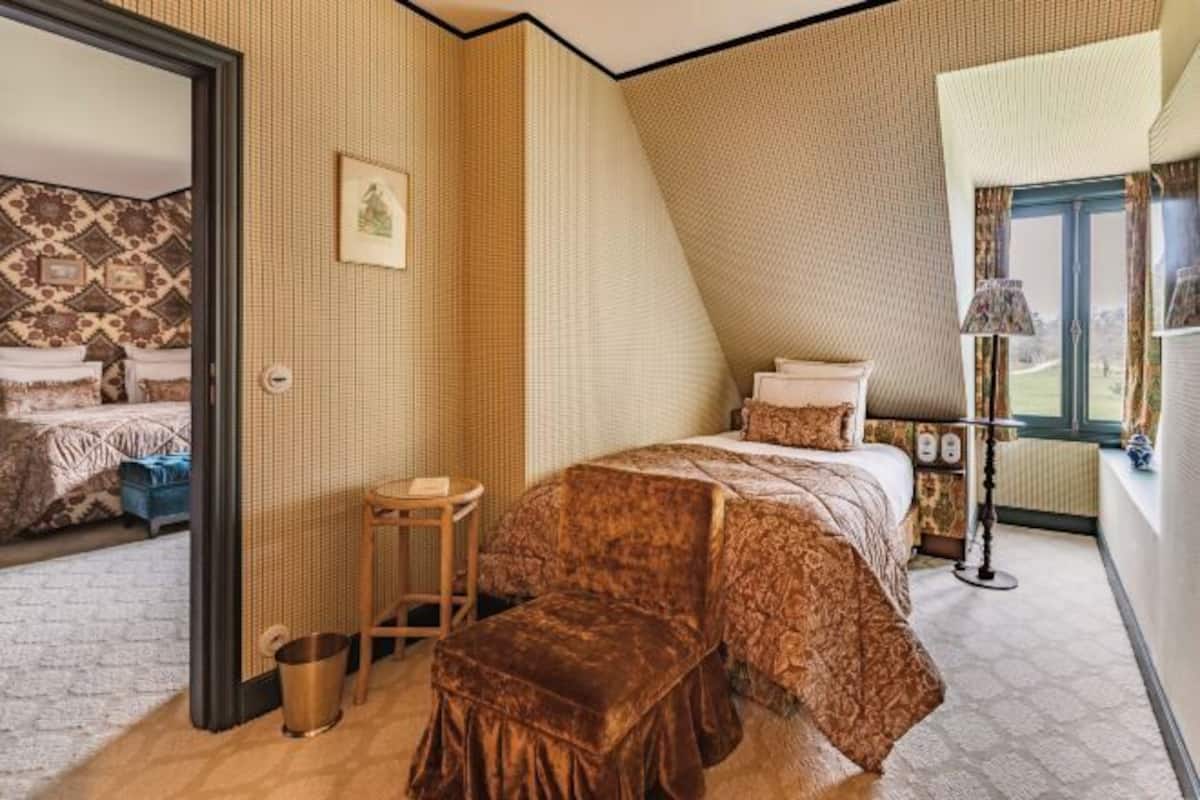 Minibar, Zimmersafe, individuell dekoriert, Bügeleisen/Bügelbrett