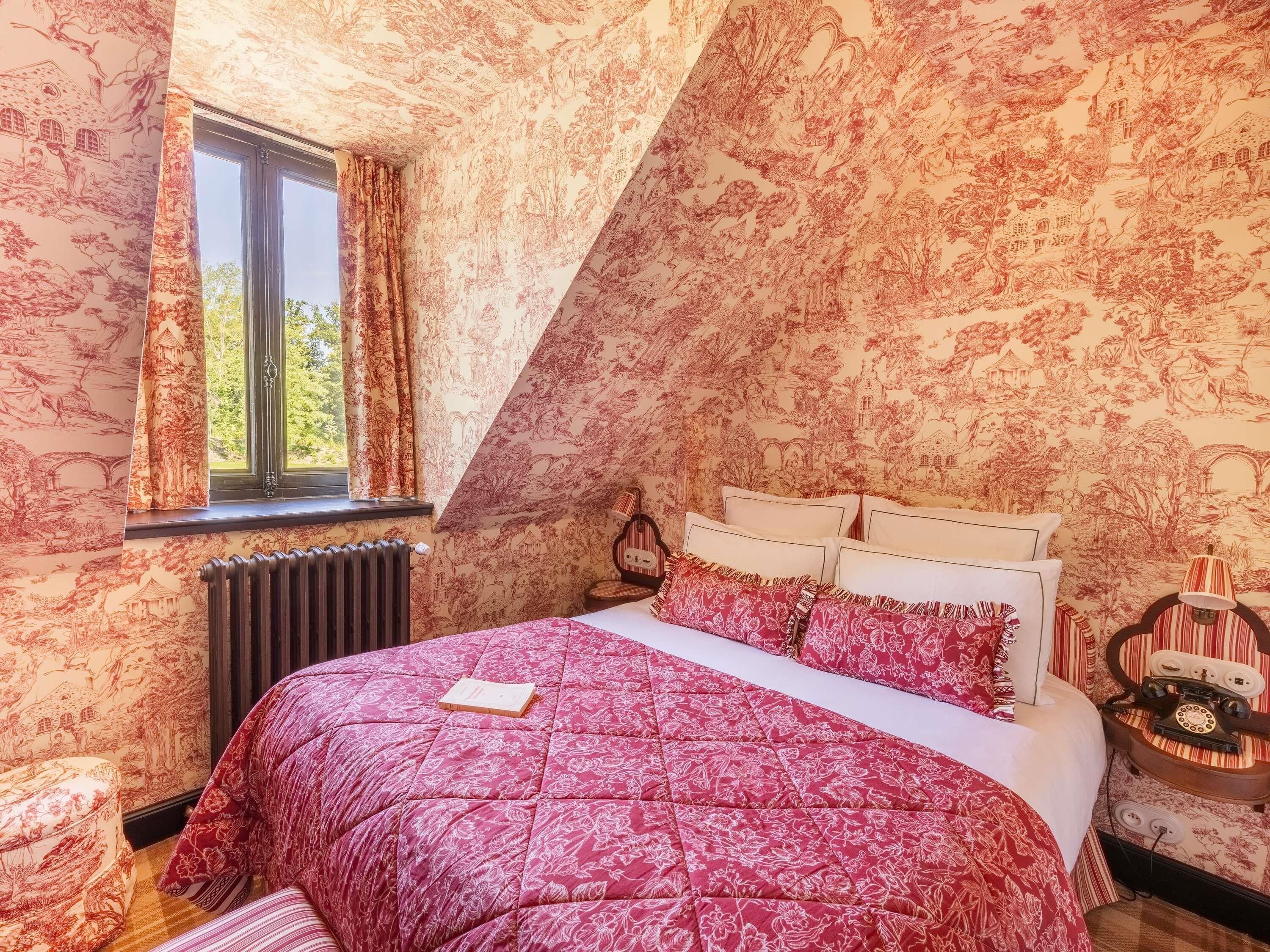 Kamar, 1 Tempat Tidur Double (Chambre Cosy (Haras)) | Minibar, brankas, didekorasi berbeda-beda, dan setrika/meja setrika