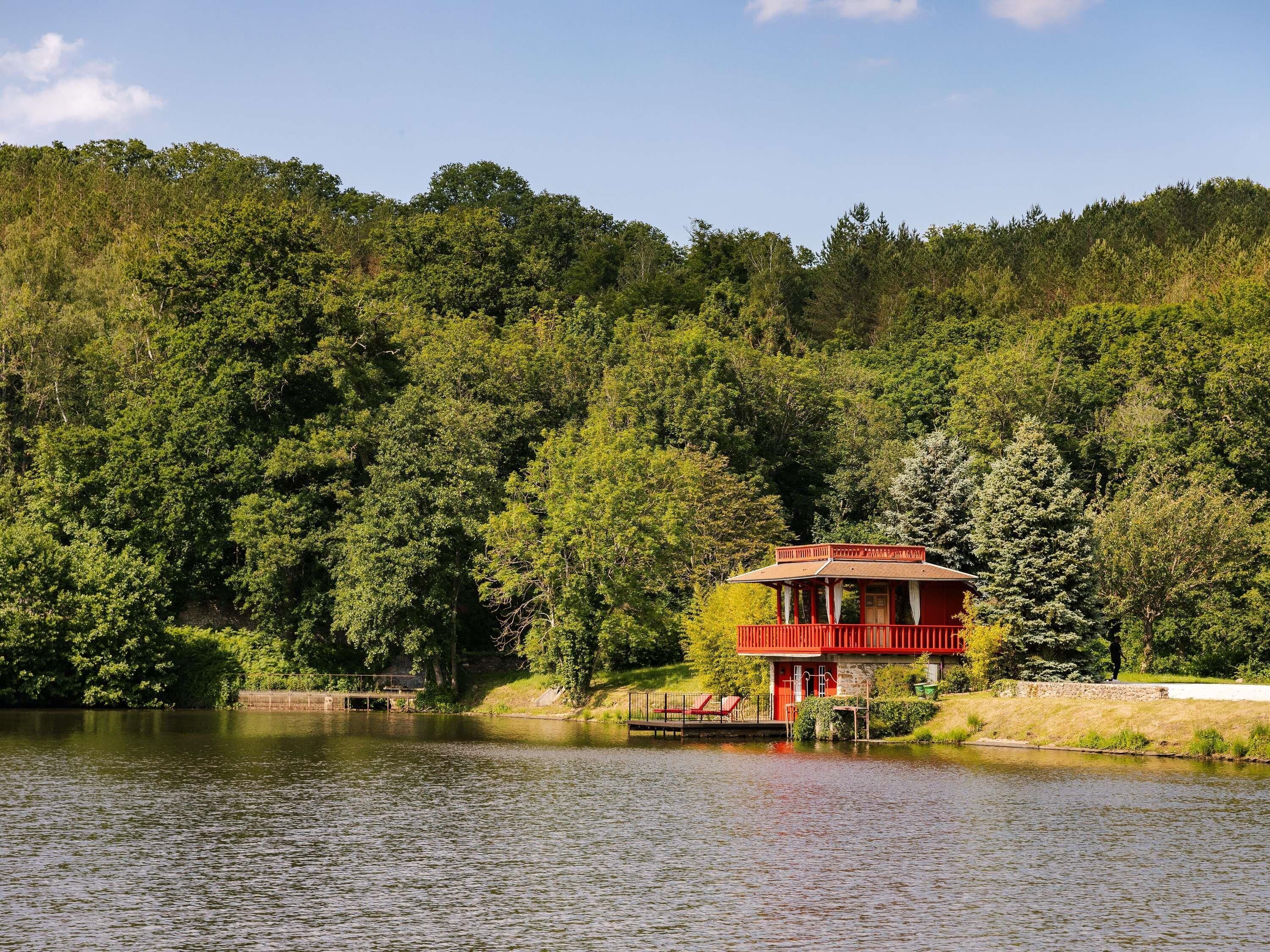 Room (The Pagoda, Abbaye) | Minibar, in-room safe, individually decorated, iron/ironing board
