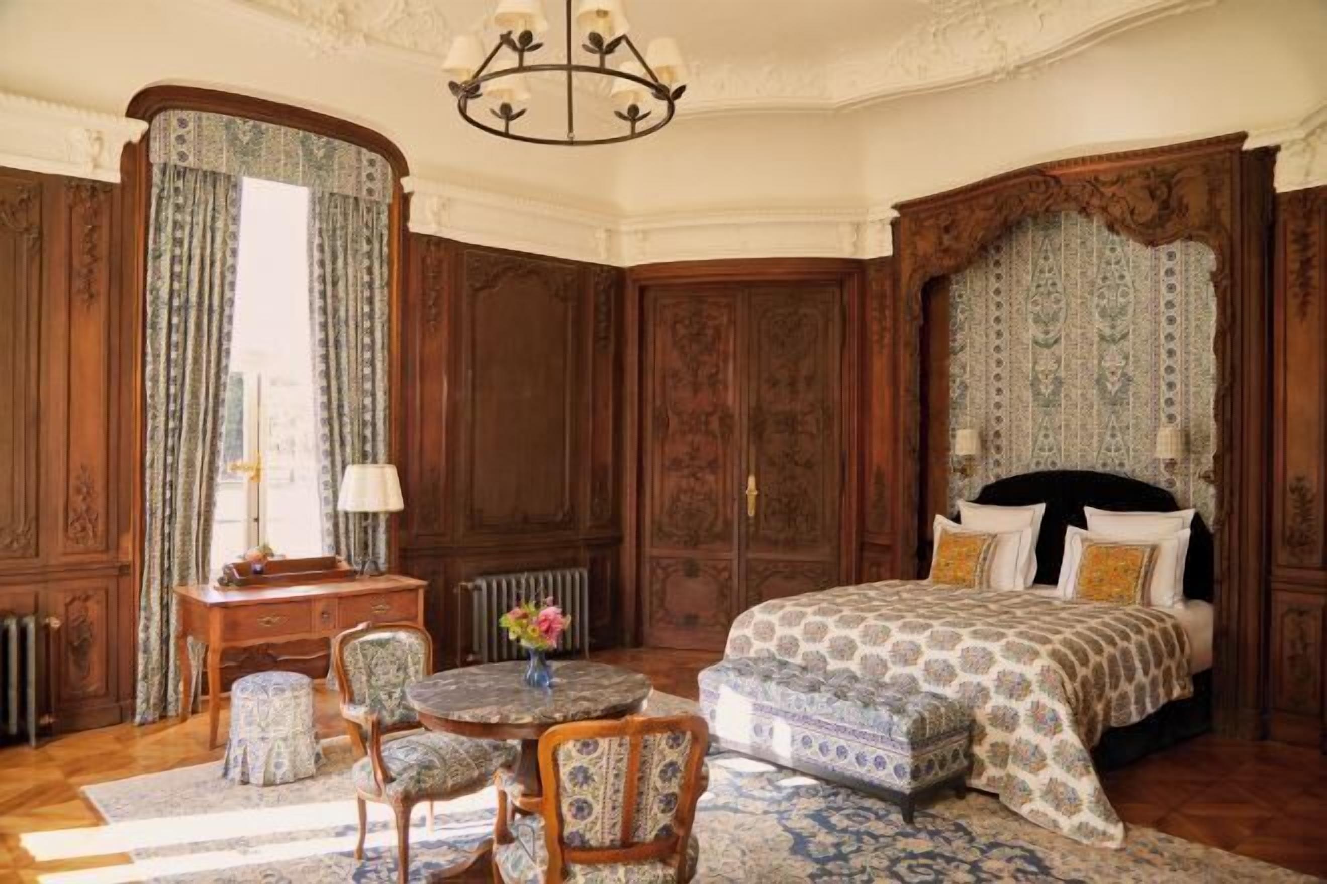 Minibar, in-room safe, individually decorated, iron/ironing board