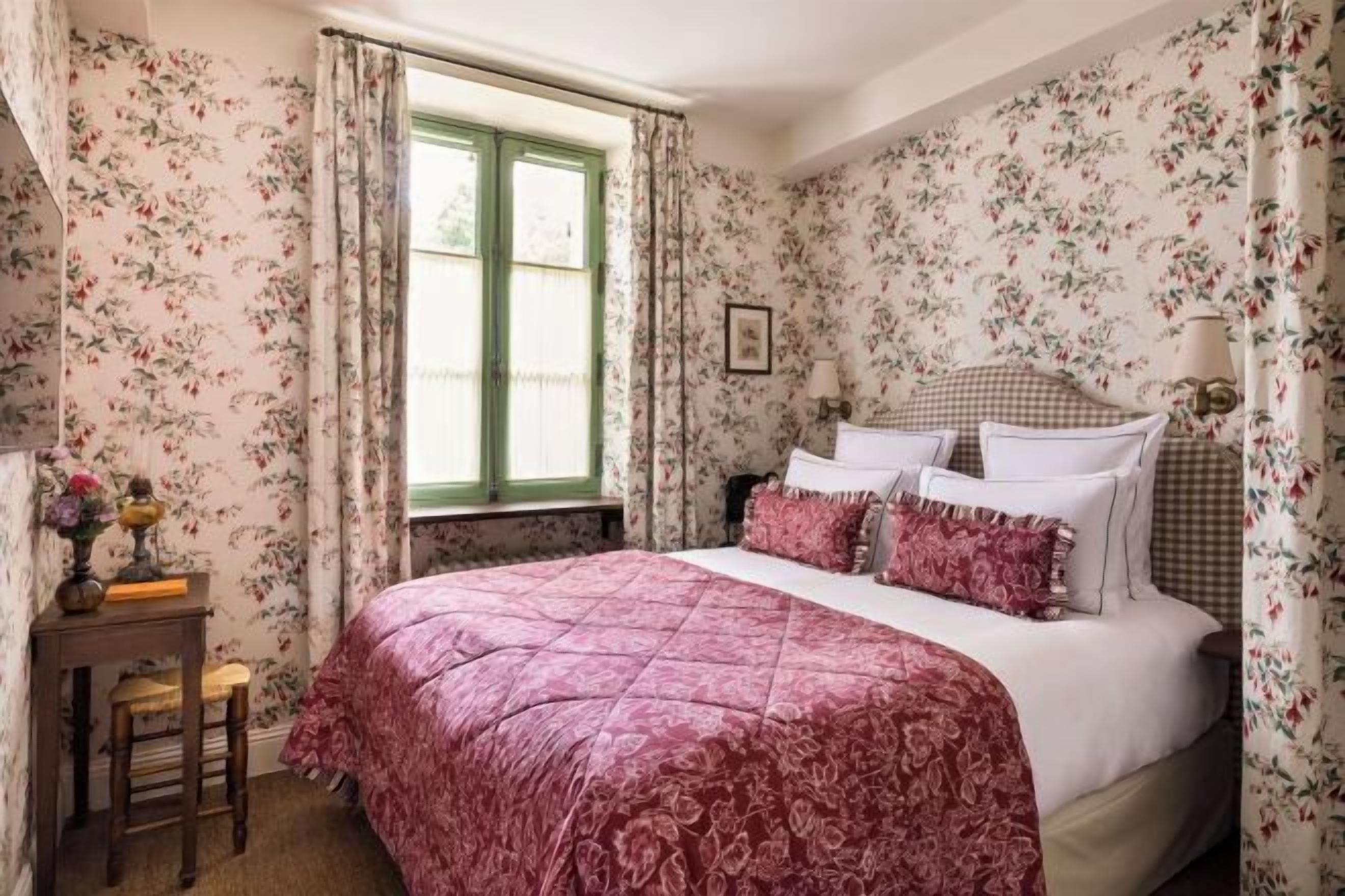 Minibar, in-room safe, individually decorated, iron/ironing board