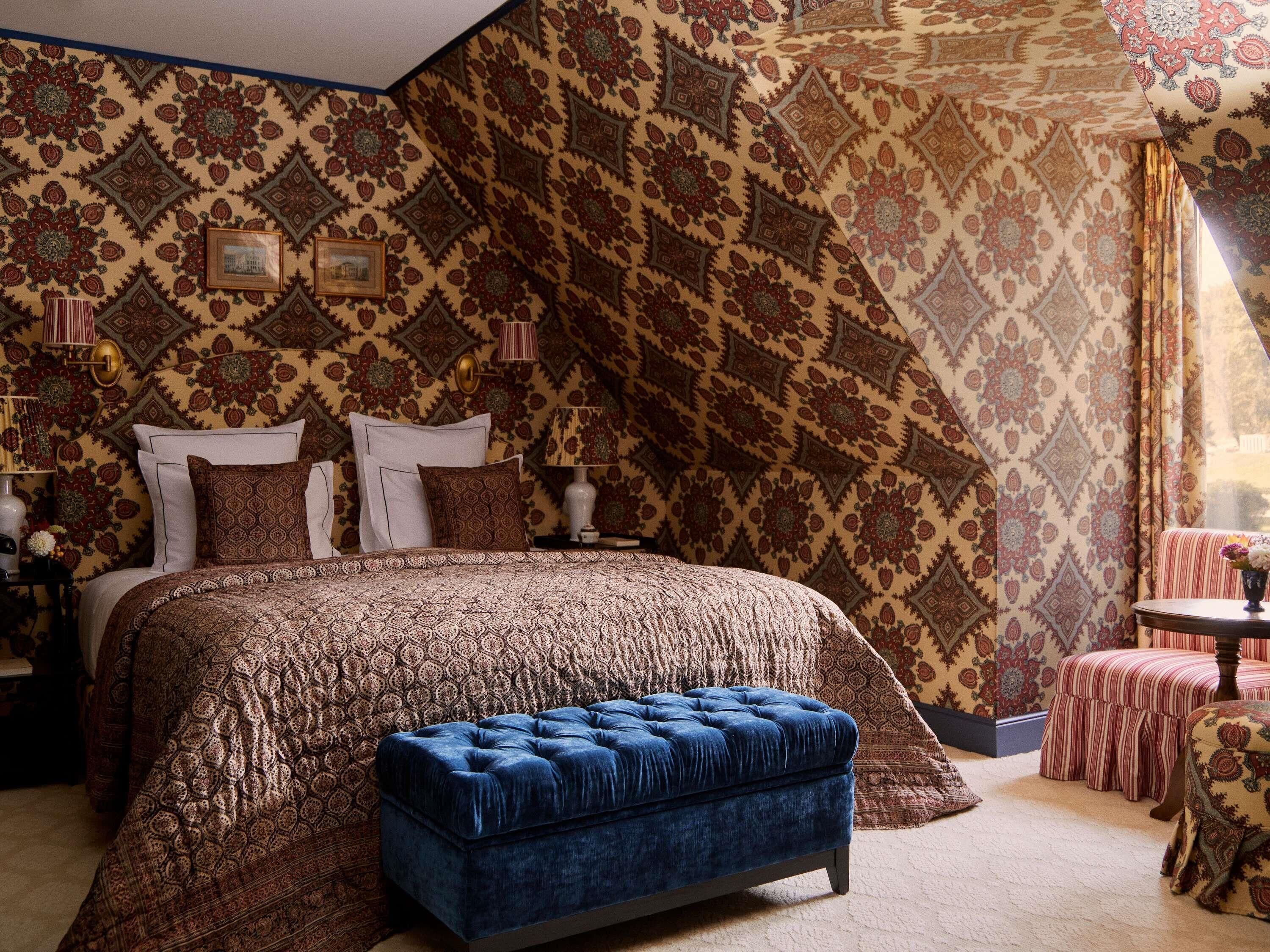 Family Room (Abbey) | Minibar, in-room safe, individually decorated, iron/ironing board