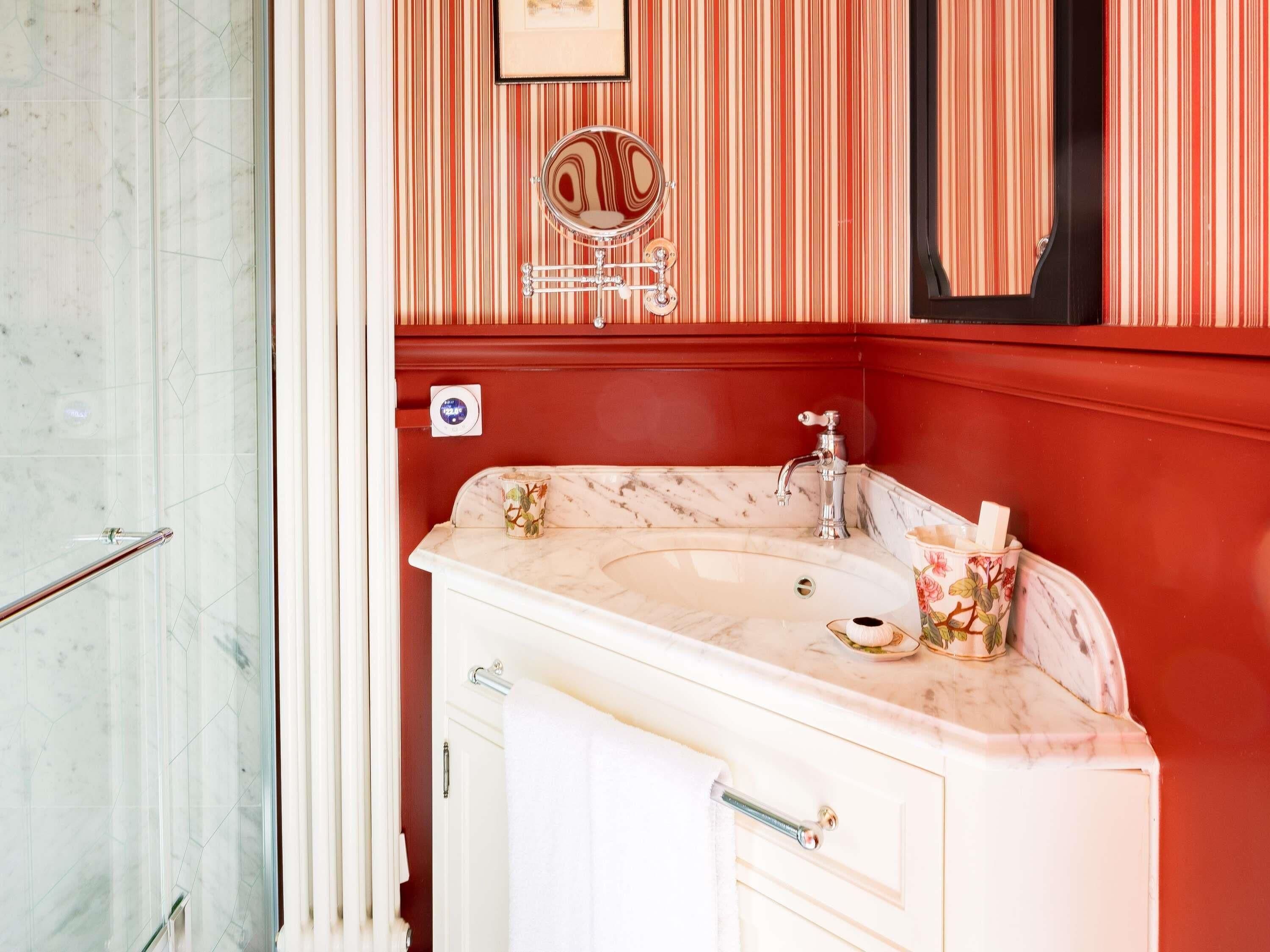 Superior Room, 1 Katil Raja (King) | Bar mini, peti besi dalam bilik, dihias secara berasingan 