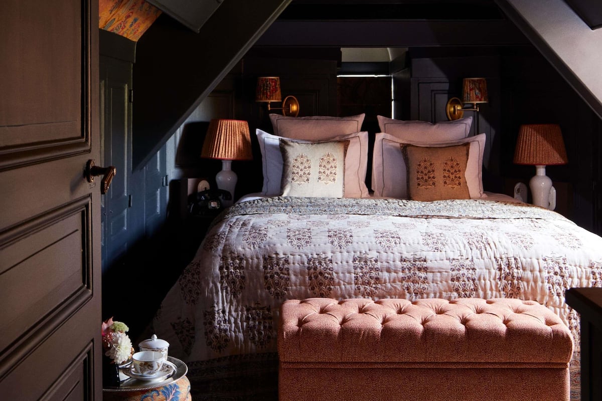 Singular (Abbey) | 1 bedroom, minibar, in-room safe, individually decorated