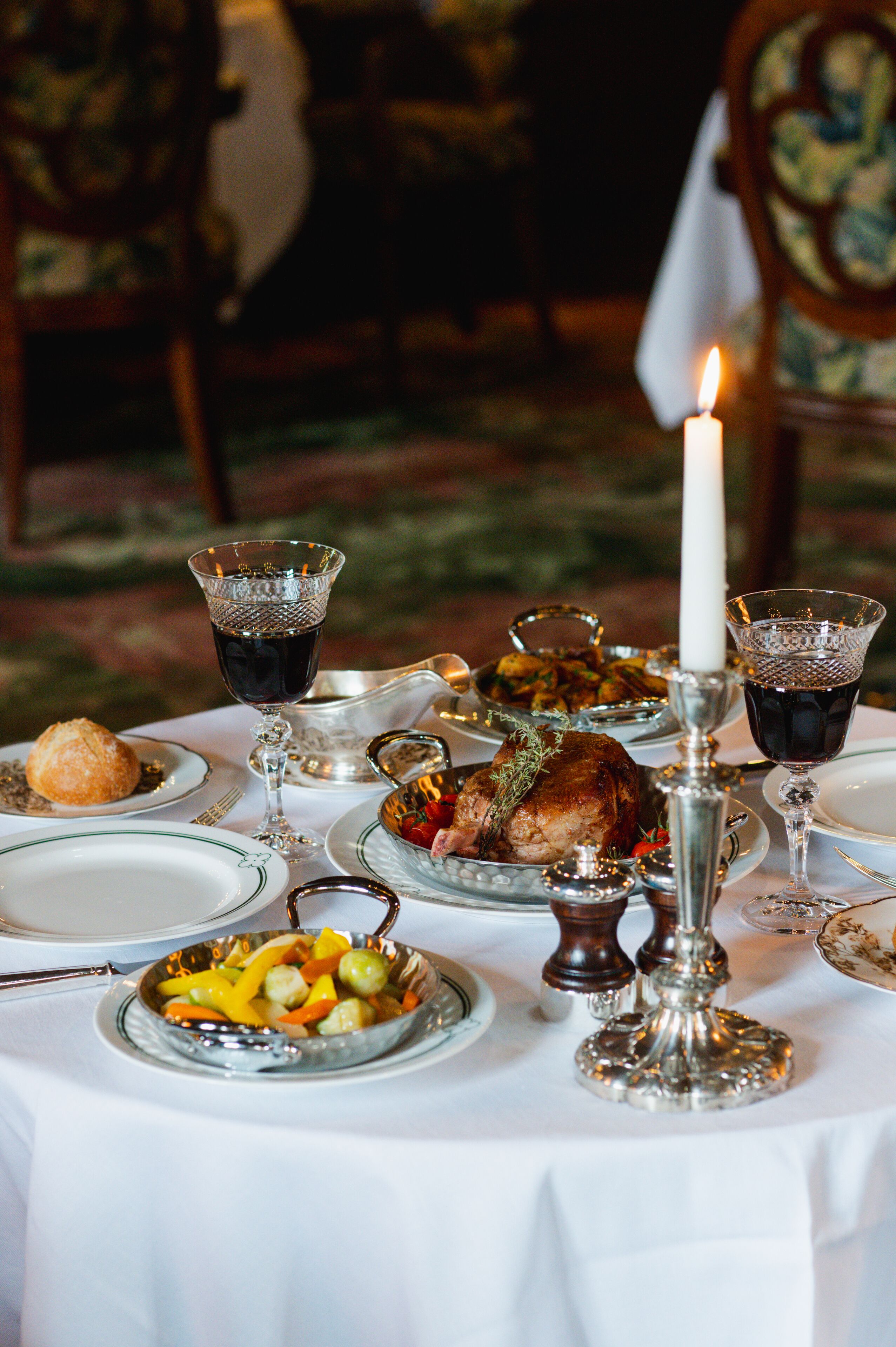 4 restaurants, breakfast served