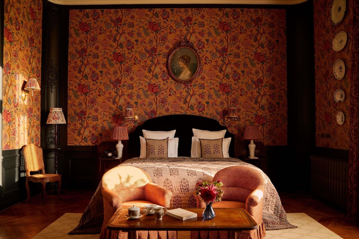 Suite (Baron's Suite, Abbaye) | 1 bedroom, minibar, in-room safe, individually decorated