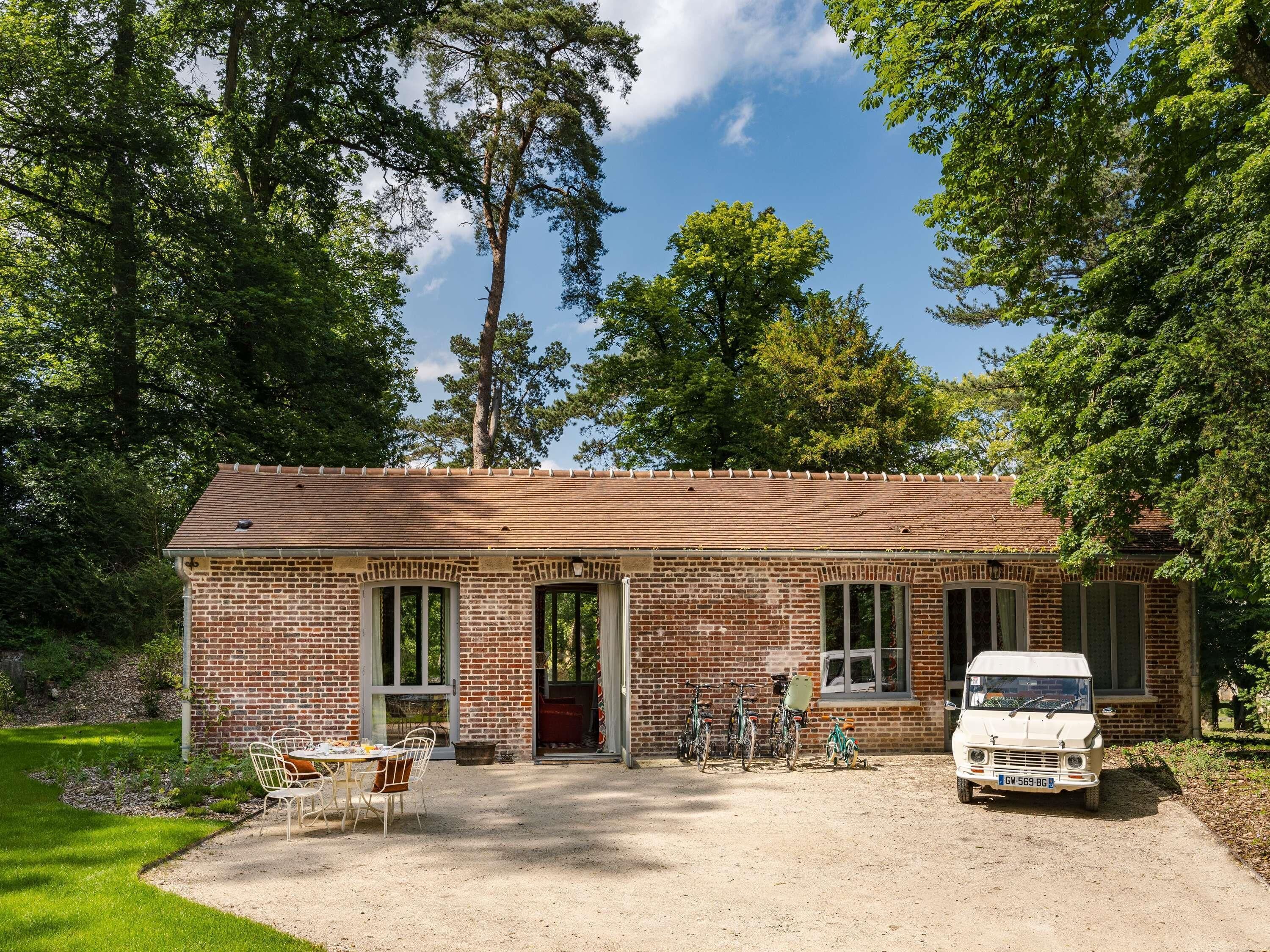 The Pavilion of Sources | Minibar, in-room safe, individually decorated, iron/ironing board