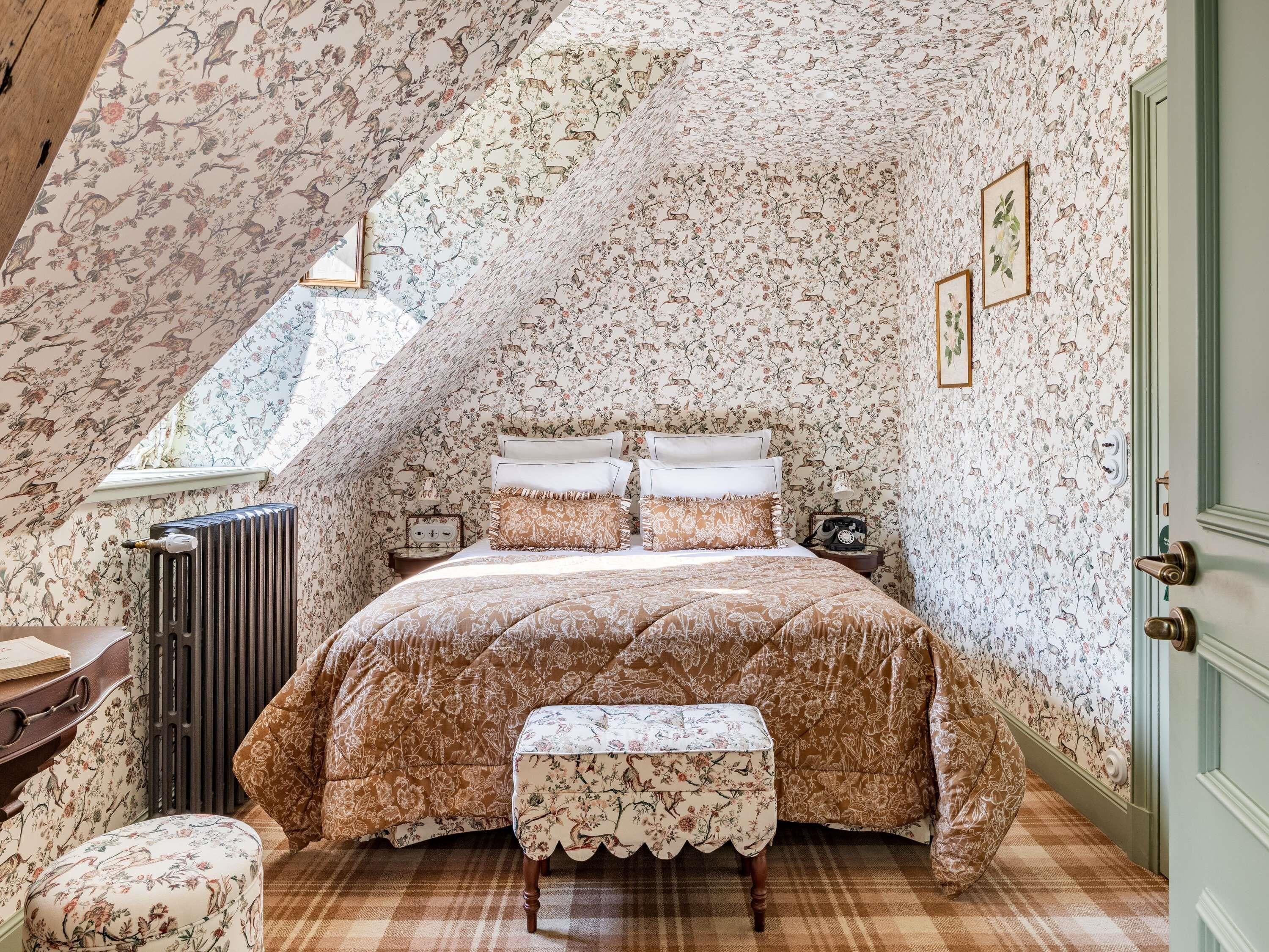 Cosy room (Haras) | Minibar, in-room safe, individually decorated, iron/ironing board