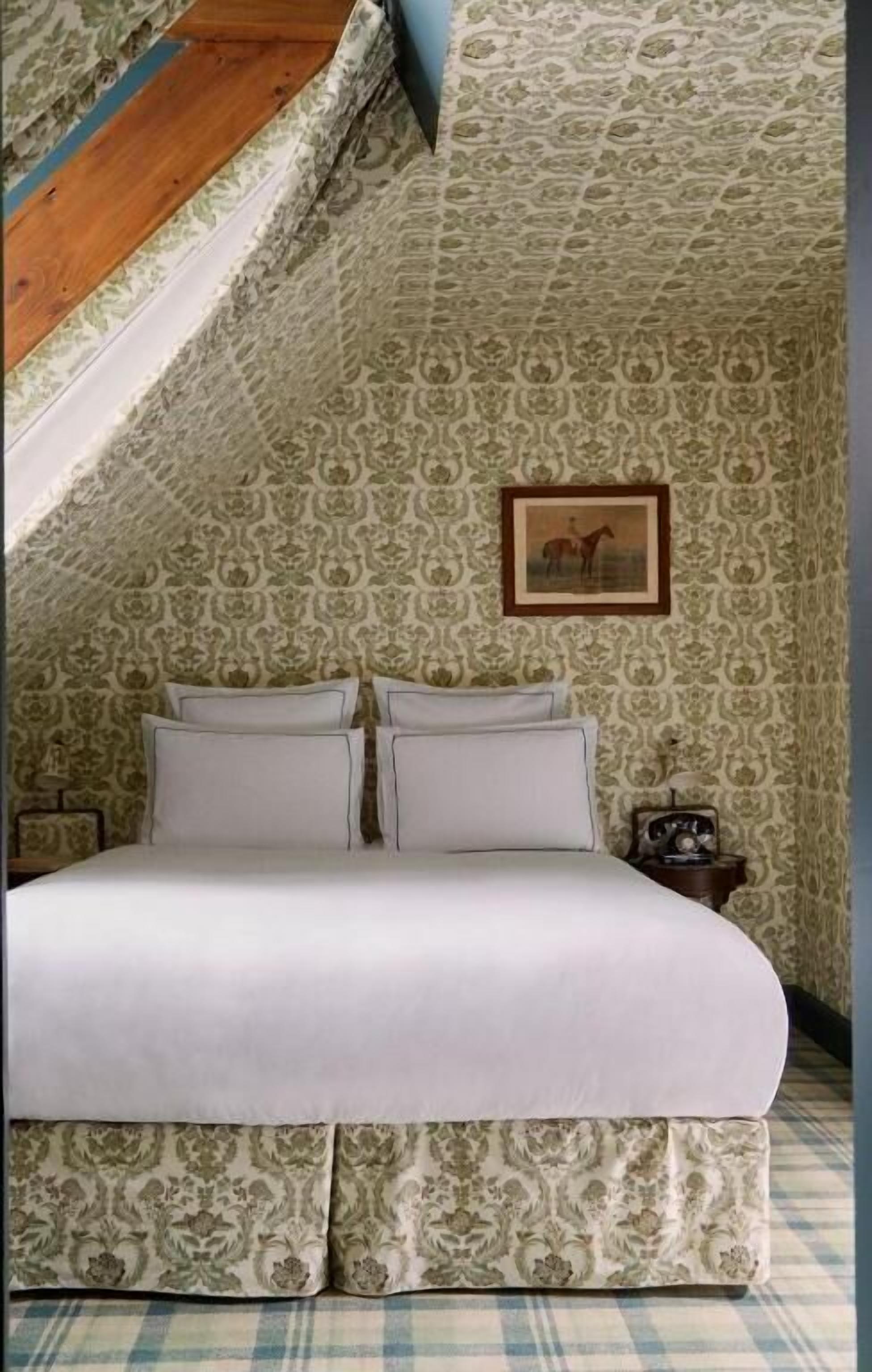 Minibar, in-room safe, individually decorated, iron/ironing board