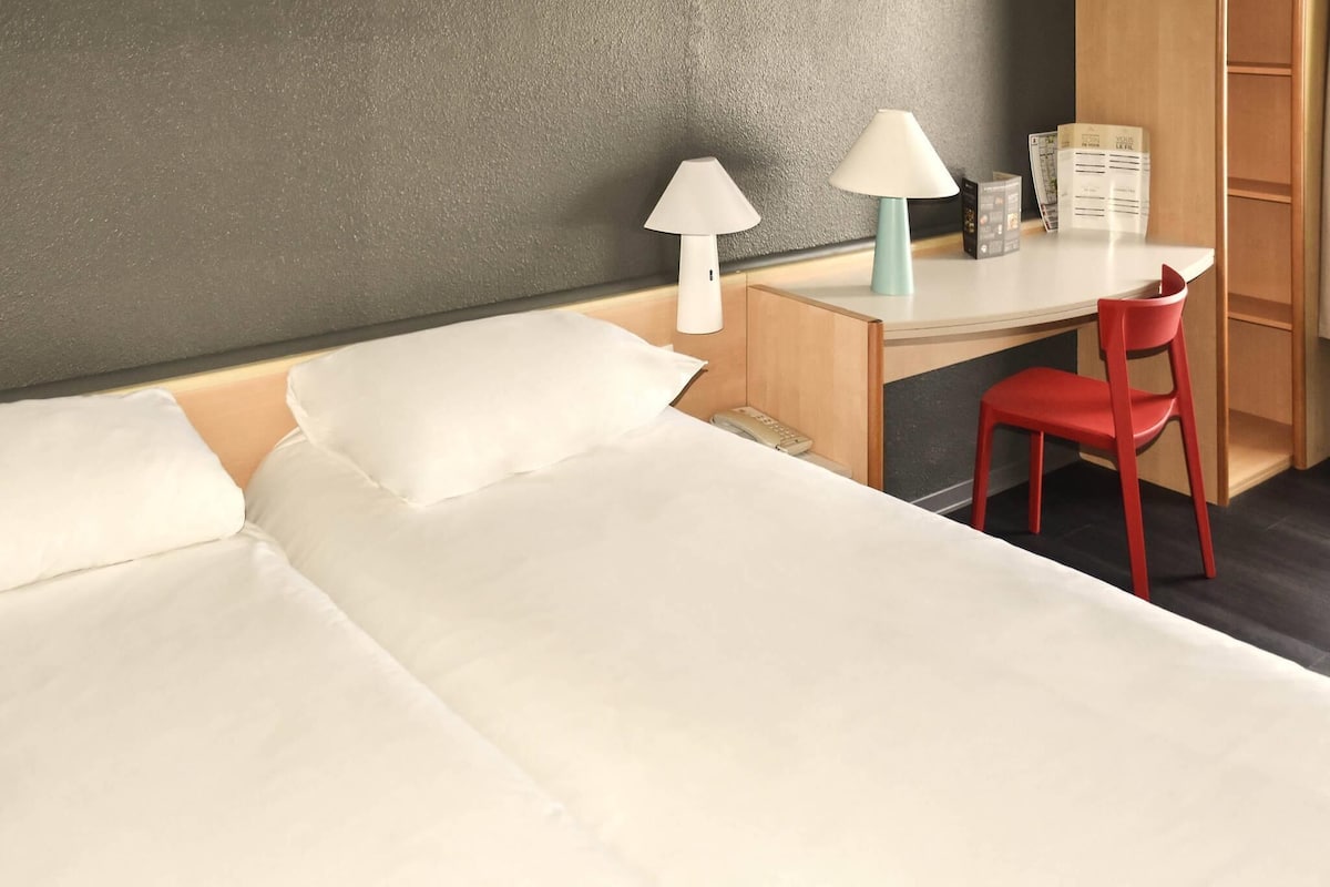 Standardzimmer, 2 Einzelbetten | Zimmersafe, Schreibtisch, kostenloses WLAN, Bettwäsche