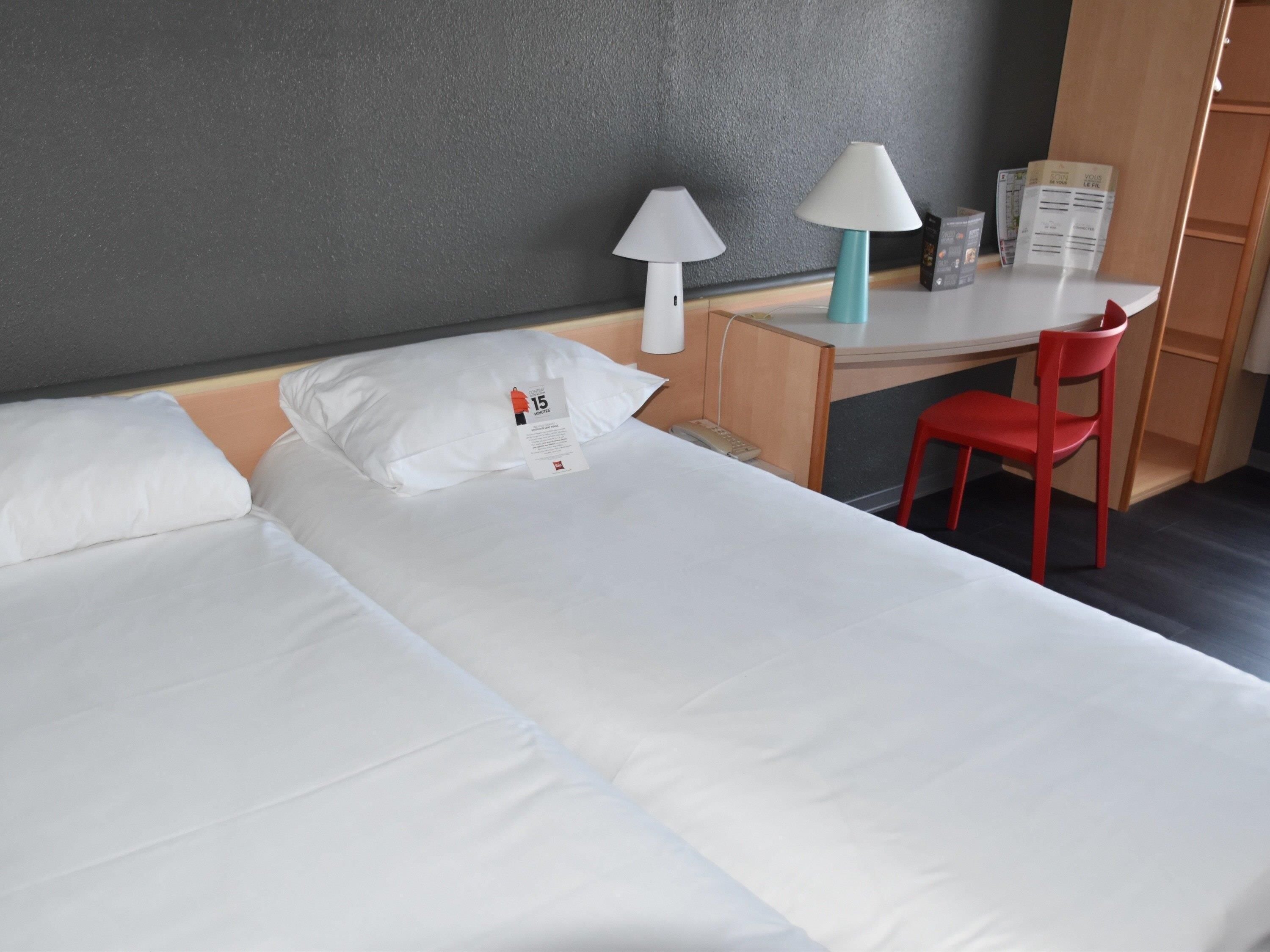 Standard Room, 2 Twin Beds | In-room safe, desk, free WiFi, bed sheets